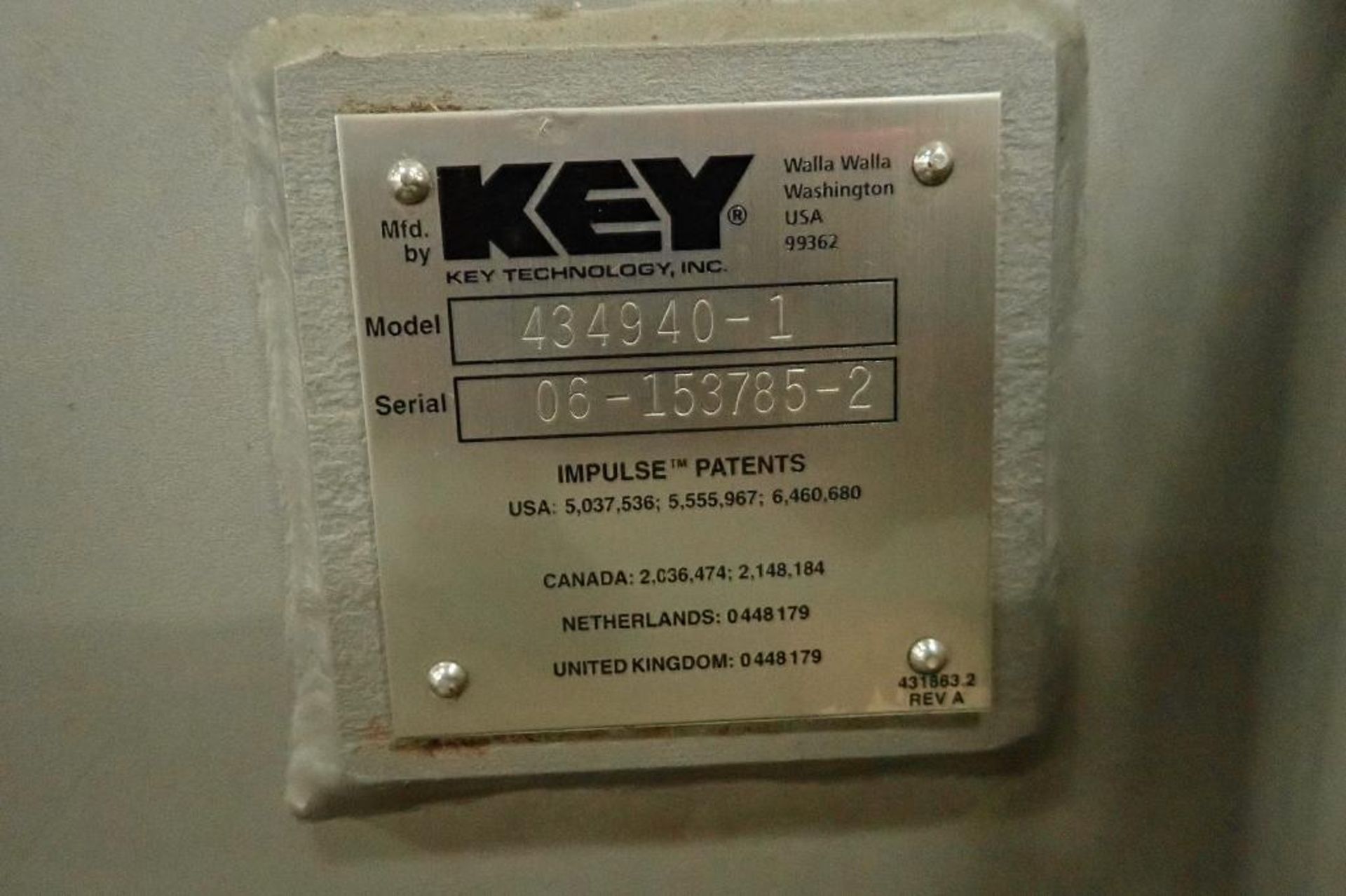 Key iso flow vibratory conveyor, Model 434940-1, SN 06-153785-2, SS bed 68 in. long x 12 in. wide x - Image 3 of 5