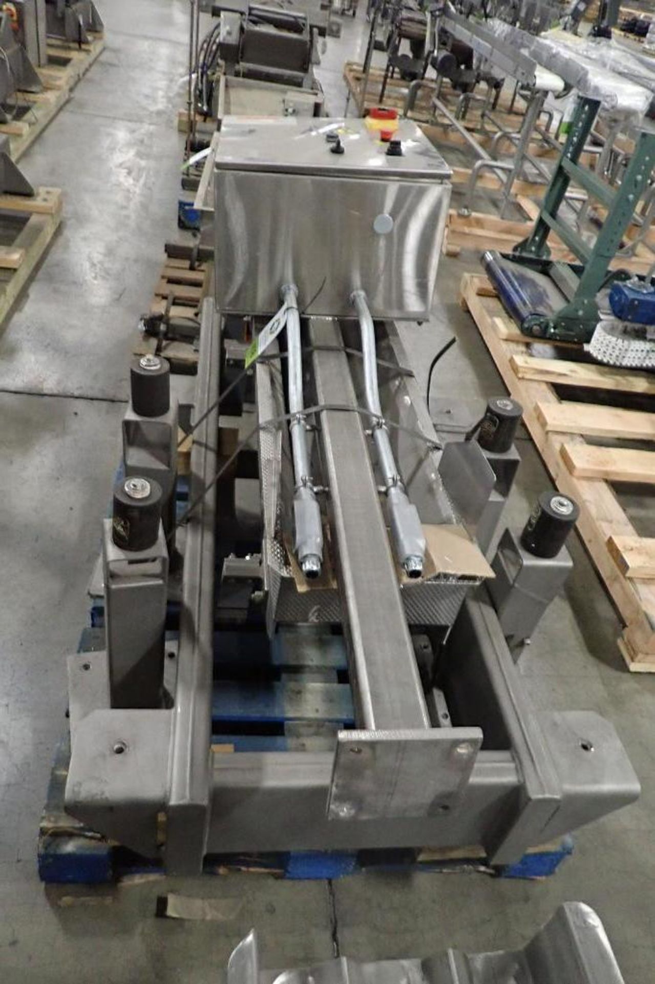 Key iso flow vibratory alignment conveyor, Model 434937-1, SN 06-153782, SS bed 60 in. long x 12 in. - Image 3 of 8