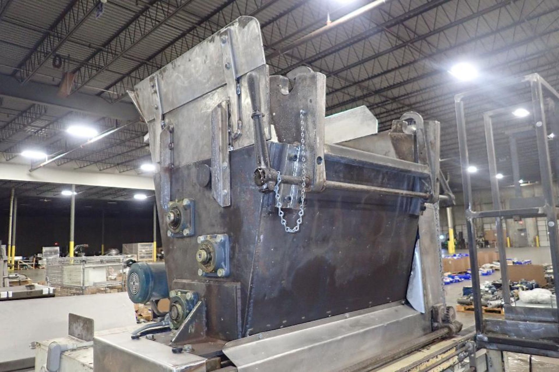 2 roll extruder, 1 meter wide, mild steel frame, on wheels. **Rigging Fee: $50** (Located in 3703 - - Image 5 of 9