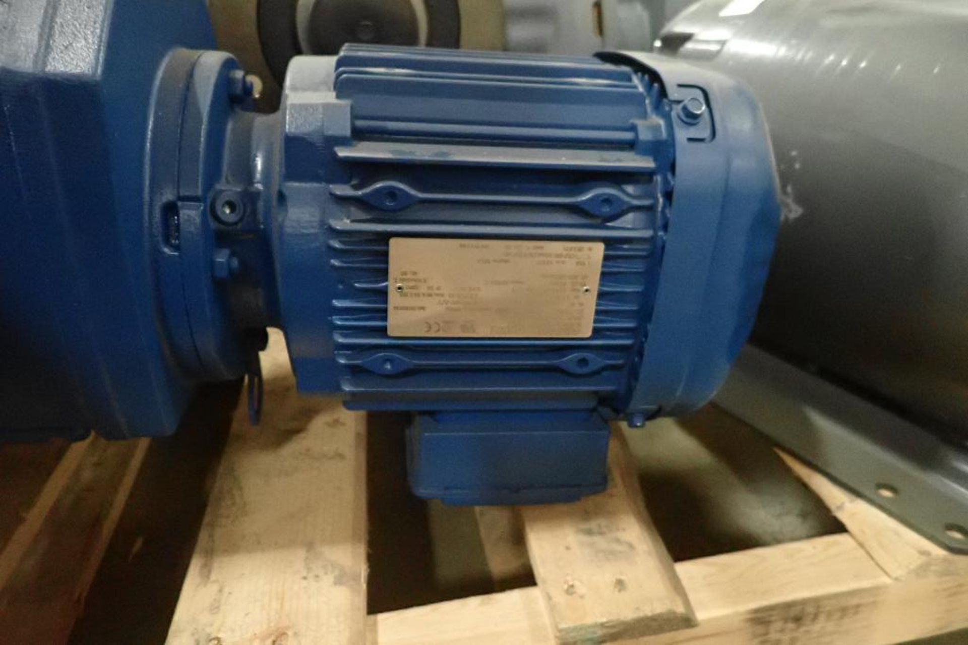 SEW 1.5 hp electric motor and gearbox. (See photos for additional specs). **Rigging Fee: $25** (Loca - Image 5 of 8