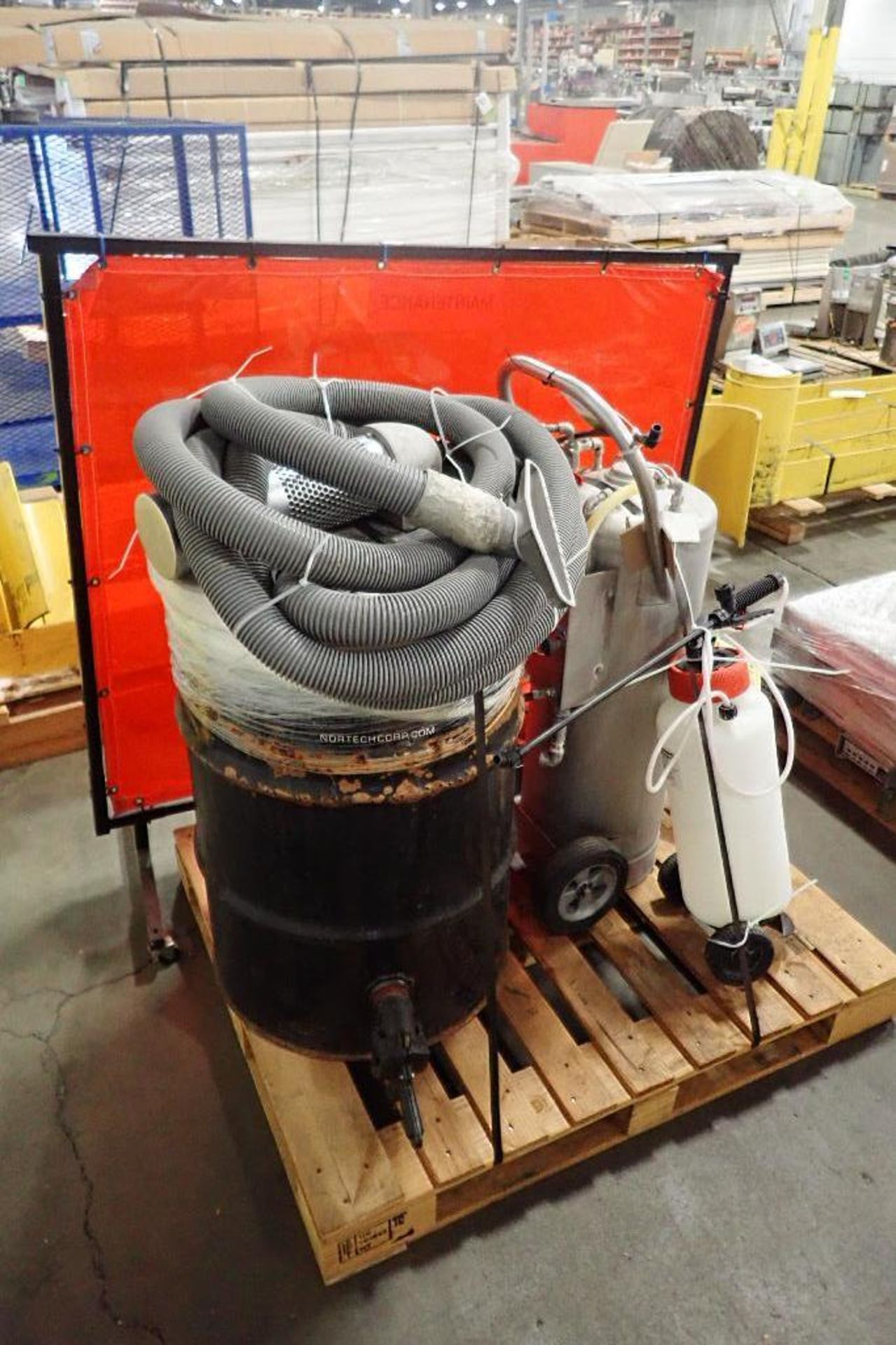 55 gal. drum vacuum, SS foamer, and (2) poly hand pump sprayers.. (See photos for additional specs).