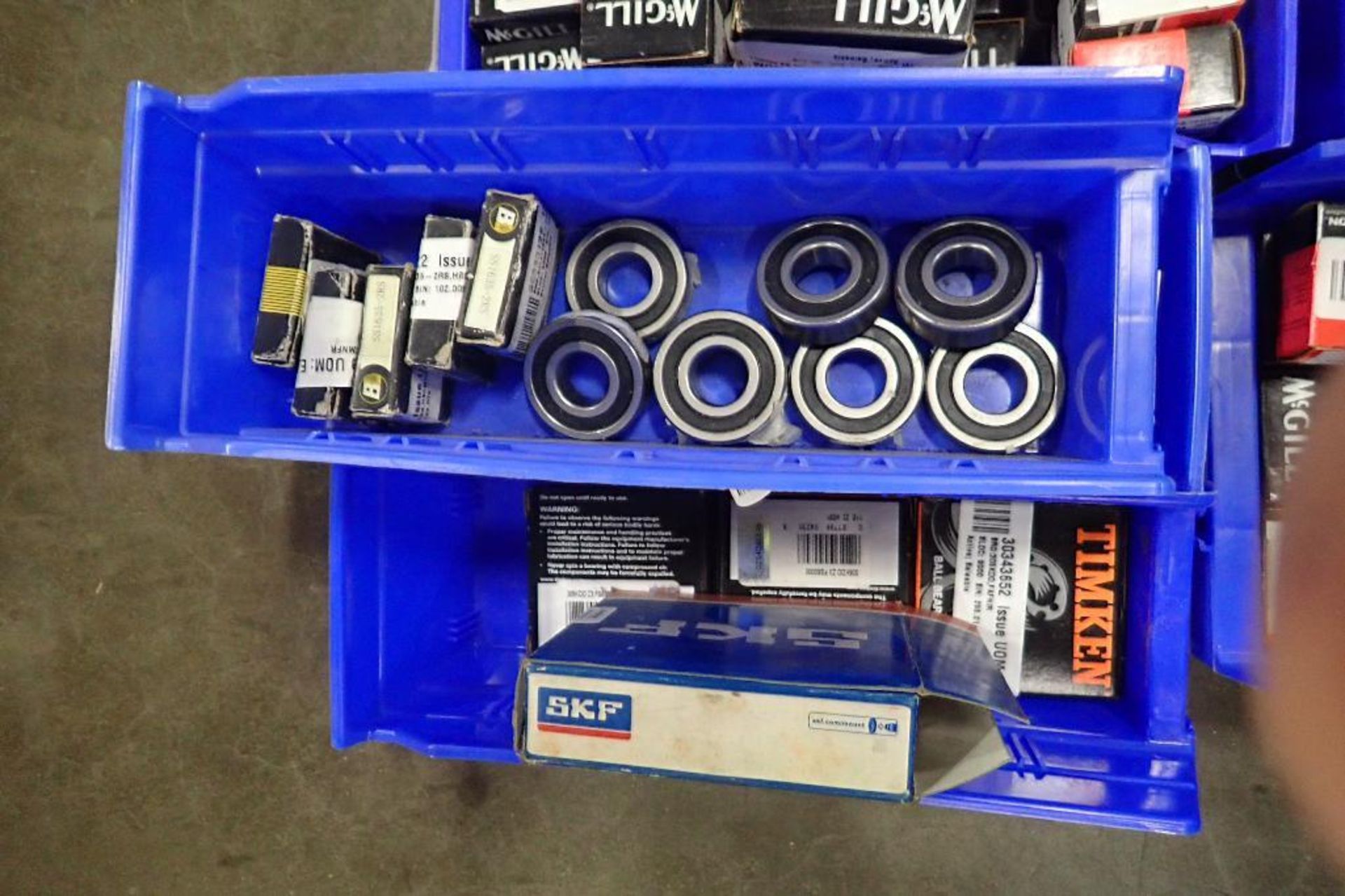 (2) skids of bearings. (See photos for additional specs). **Rigging Fee: $25** (Located in Eagan, MN - Bild 7 aus 32