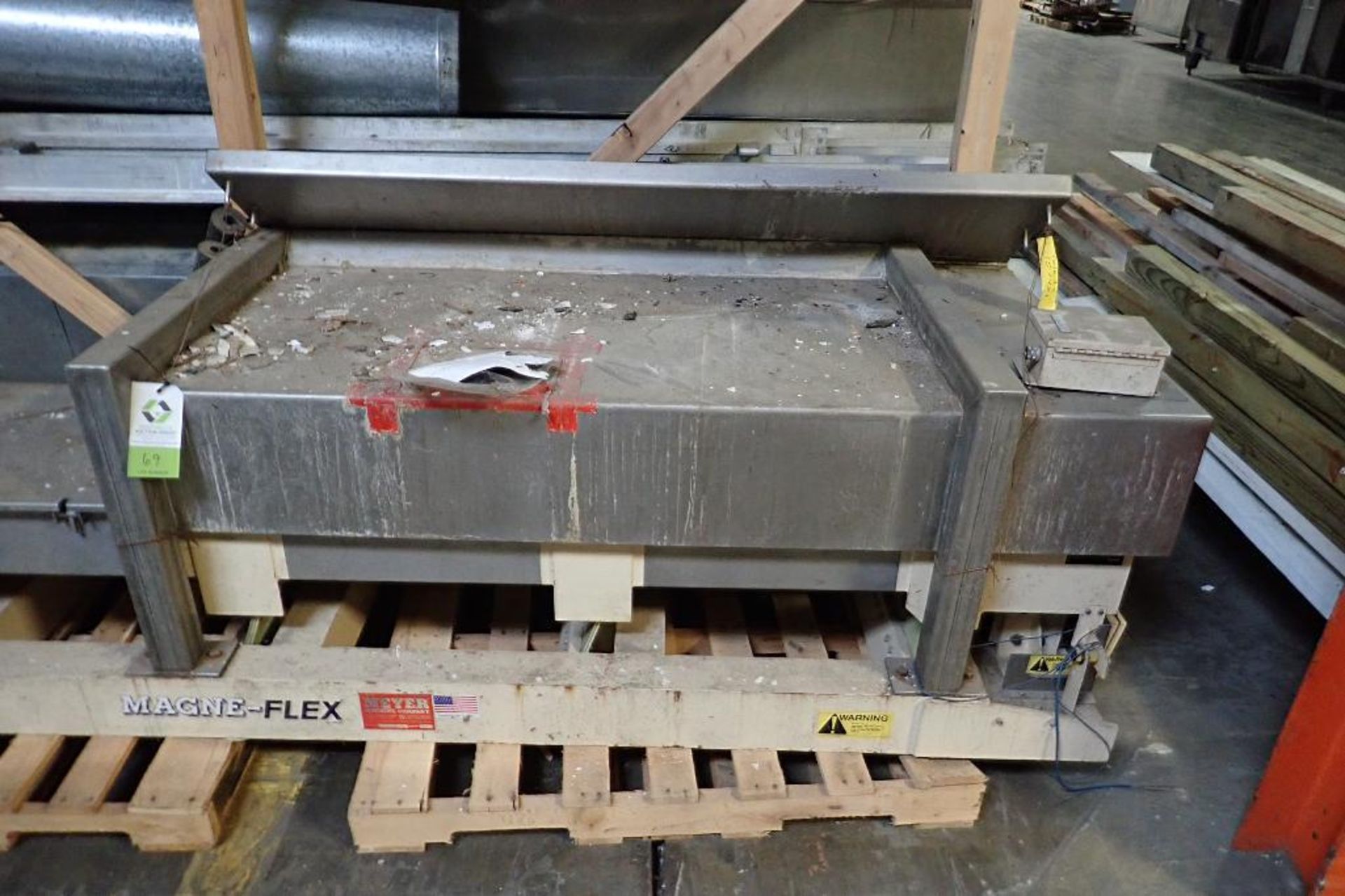 Meyer vibratory conveyor, Model MFN-2-18-14, SN 1062, SS bed, 132 in. long x 17.5 in. wide x 6 in. d - Image 4 of 8