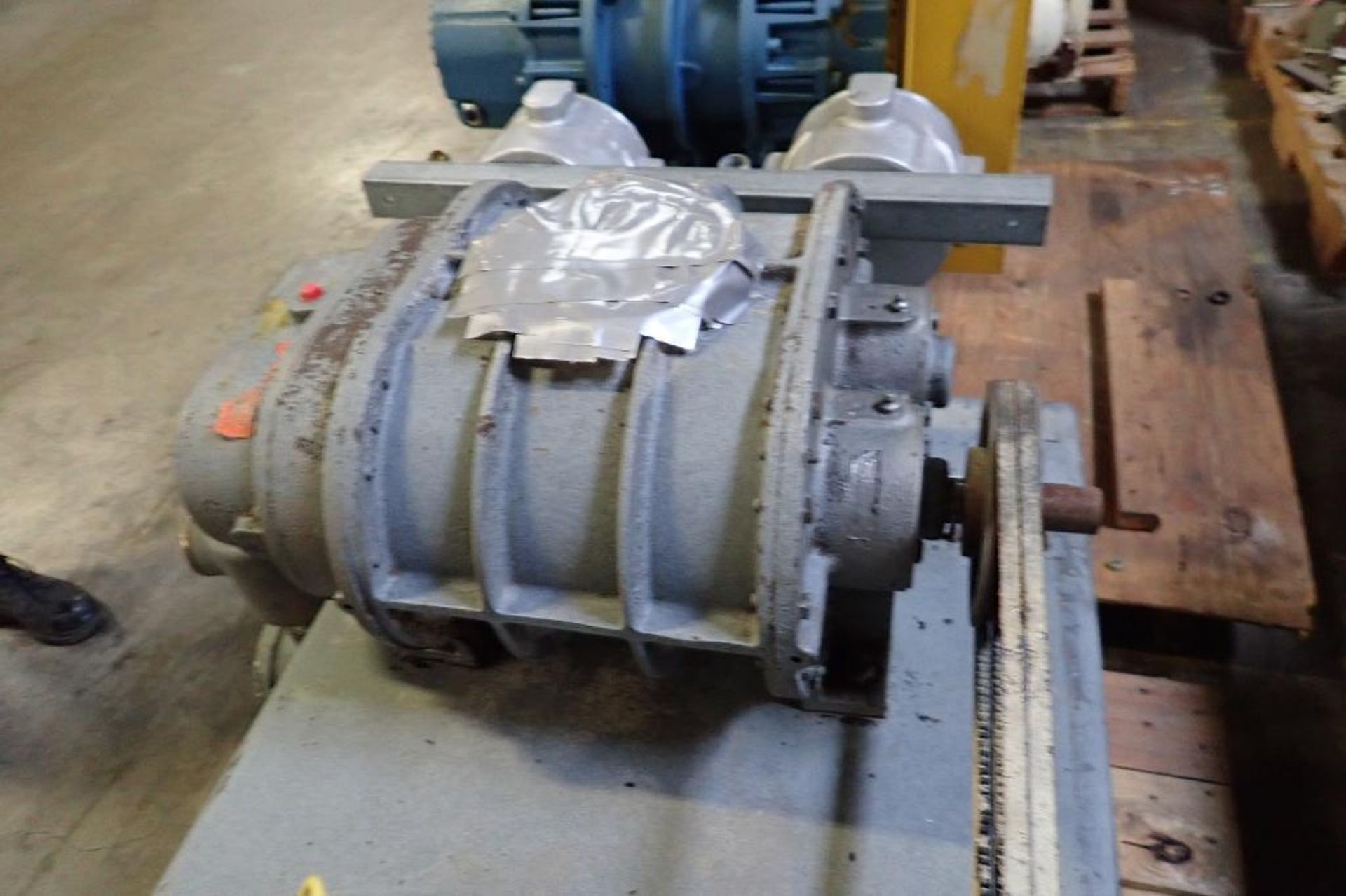 Fuller Company rotary lobe blower, Size 5L, SN 4-79752, 7.5 hp motor **Rigging FEE: $50 ** - Image 7 of 9