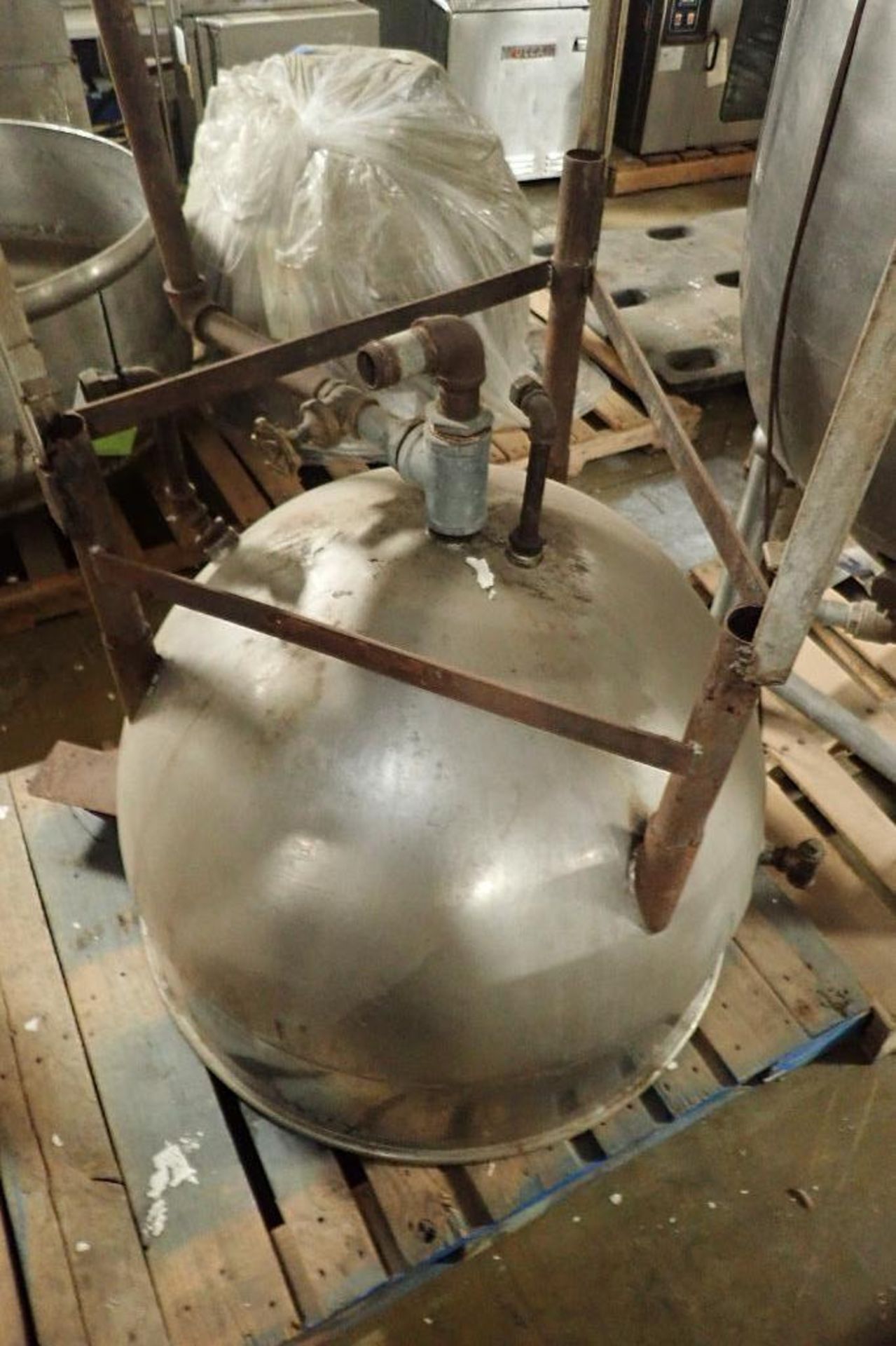 SS jacketed kettle, 36 in. dia x 30 in. tall, mild steel legs **Rigging FEE: $50 ** - Image 5 of 5