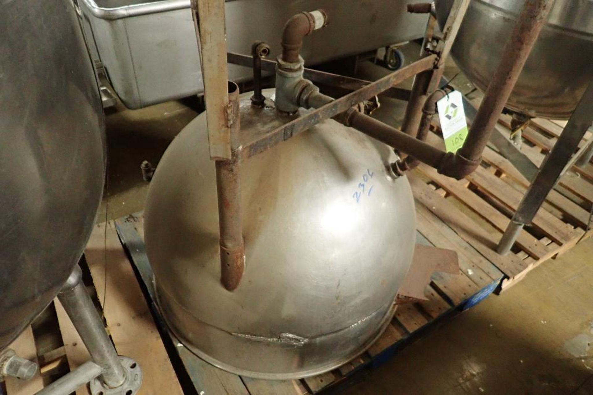 SS jacketed kettle, 36 in. dia x 30 in. tall, mild steel legs **Rigging FEE: $50 ** - Image 2 of 5