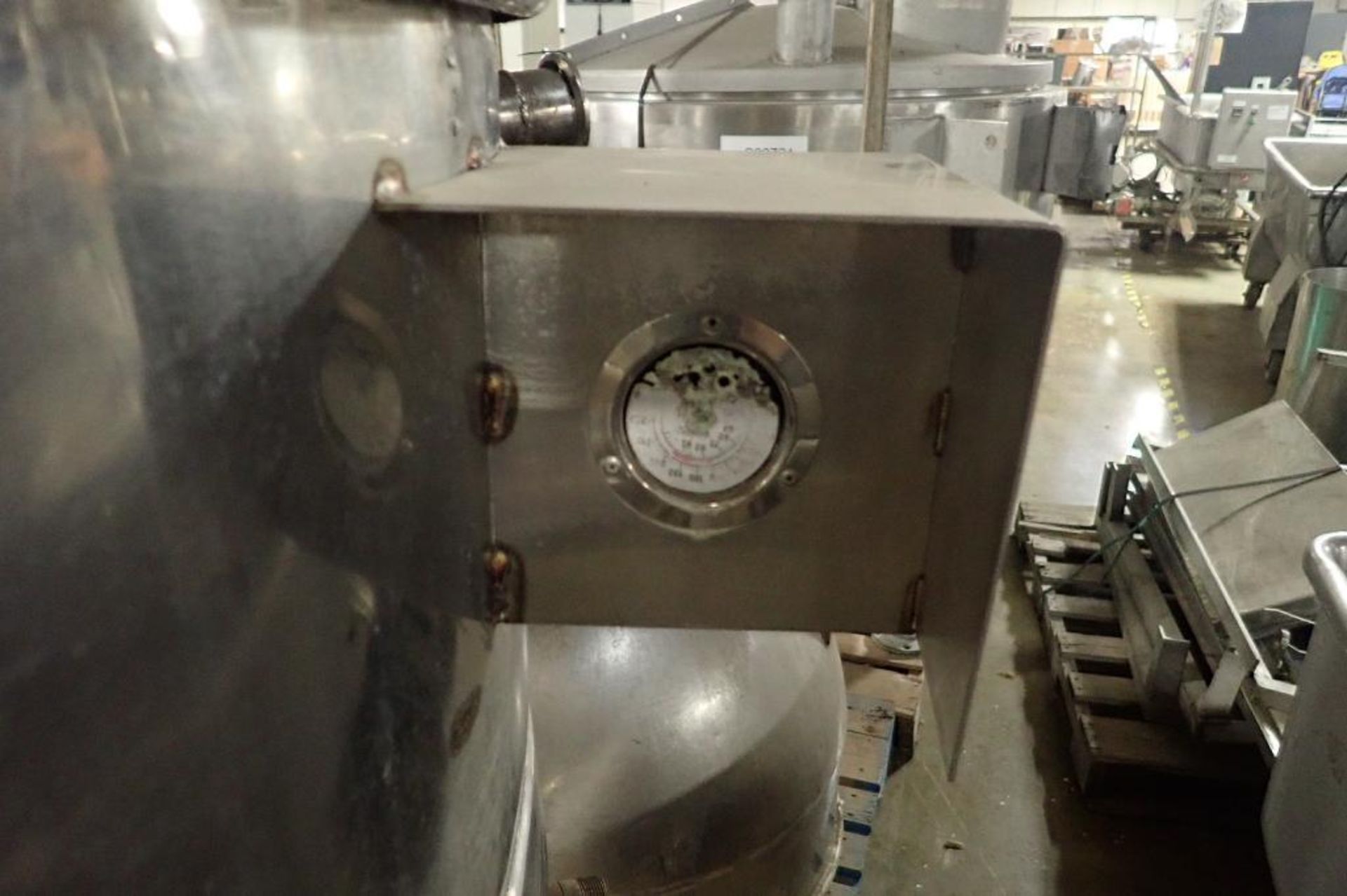 SS jacketed kettle, 42 in. dia x 32 in. tall, with lid **Rigging FEE: $50 ** - Image 8 of 8