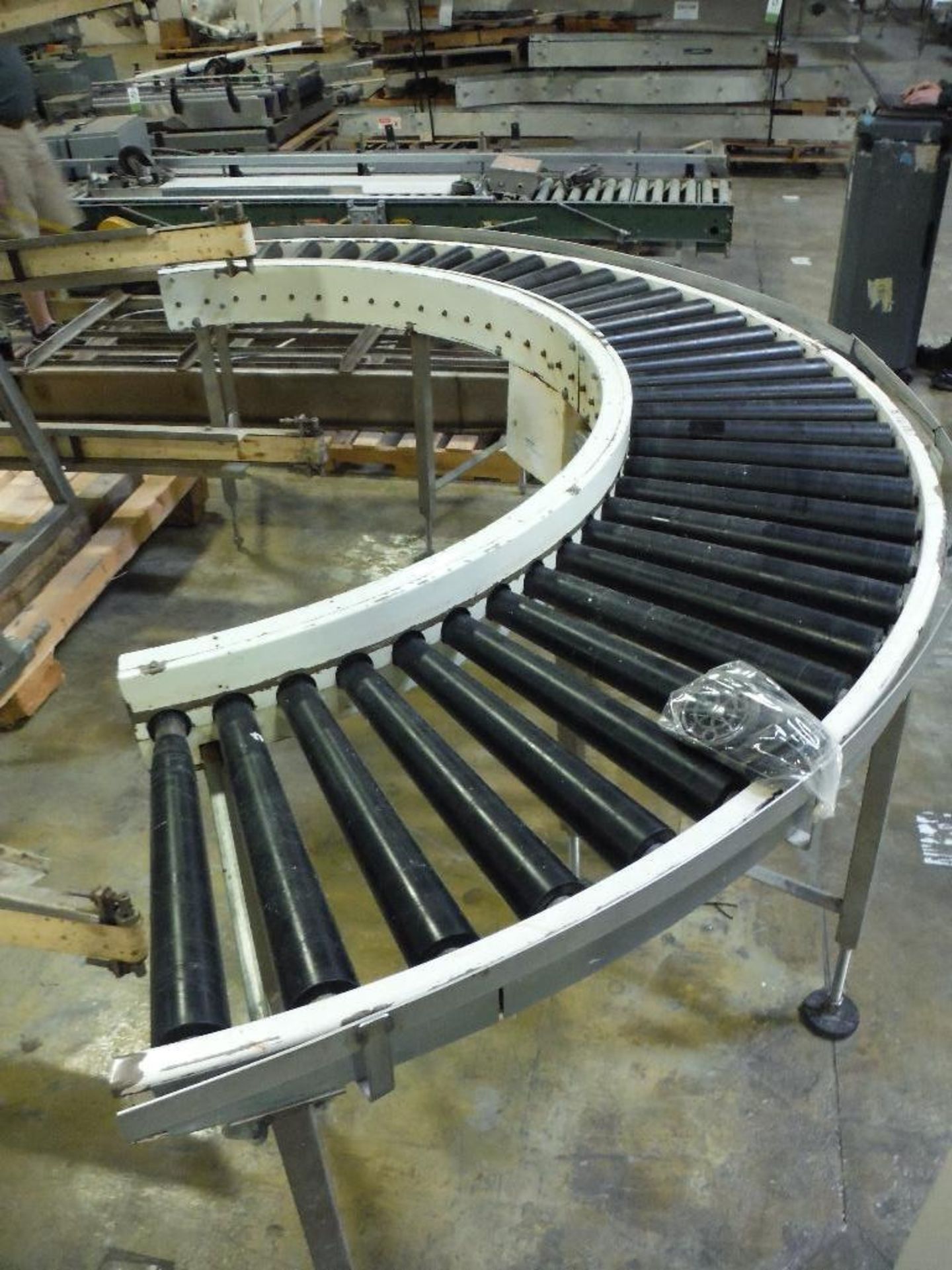 90 degree powered roller conveyor, 18 in. wide, 112 in. long overall, carbon steel frame, motor and - Image 2 of 6