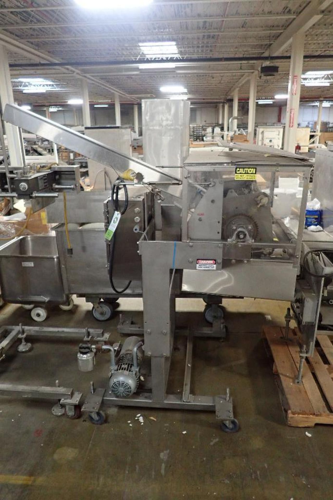 Thiele tray de-nester, Model 34-000, SN 66671, SS frame with vacuum pumps, on casters **Rigging FEE: - Image 2 of 9