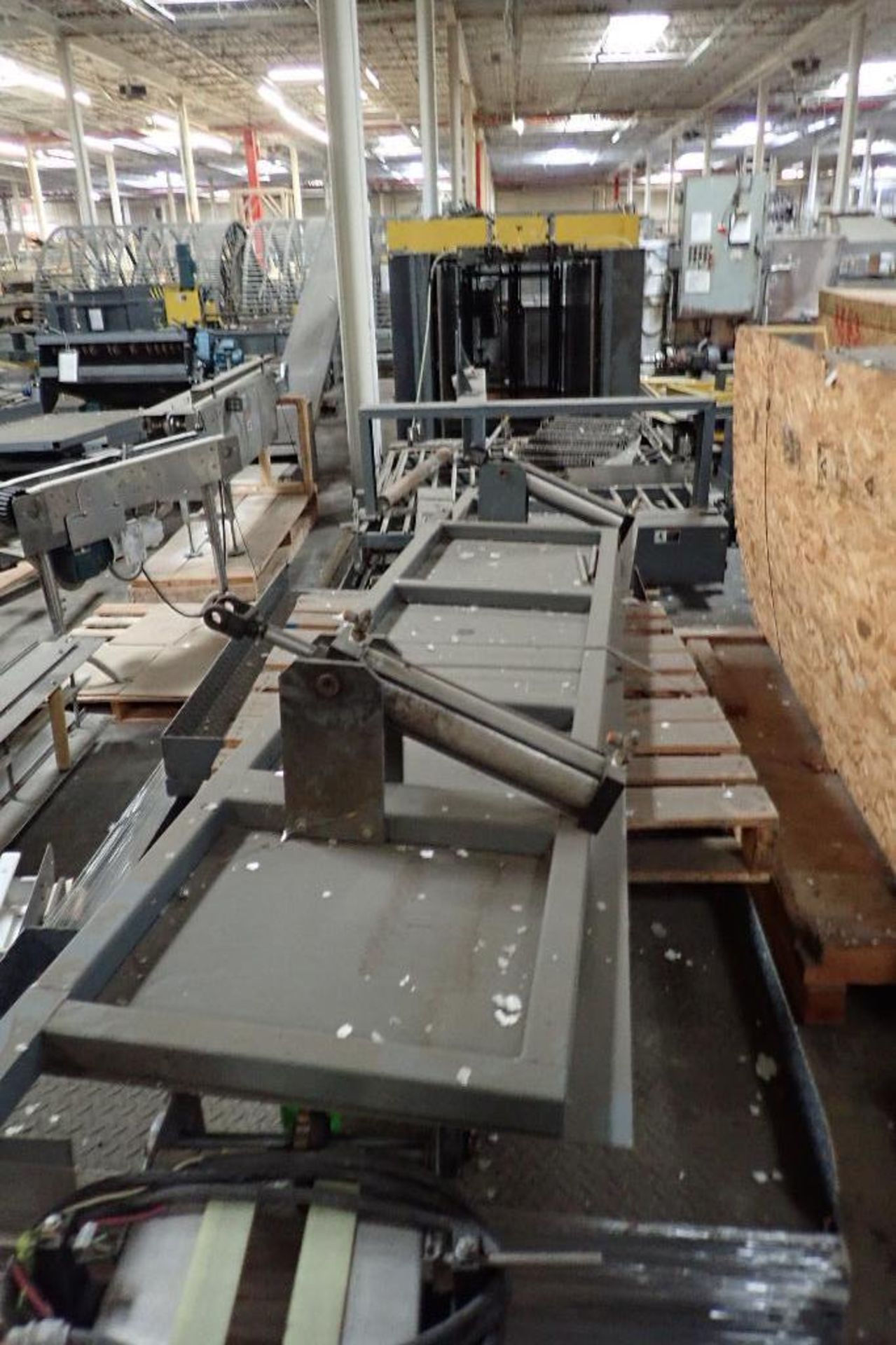 Busse depalletizer, Model T5000, SN 1320199 (13 skids) **Rigging FEE: $500 ** - Image 4 of 39