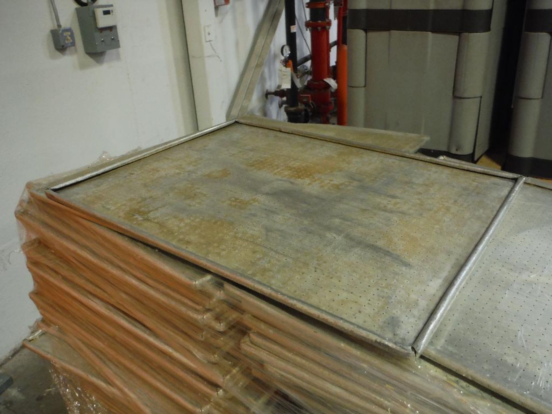 Aluminum perforated sheet pan, 26 in. x 20 in., approximately 185 **Rigging FEE: $15 ** - Image 2 of 2