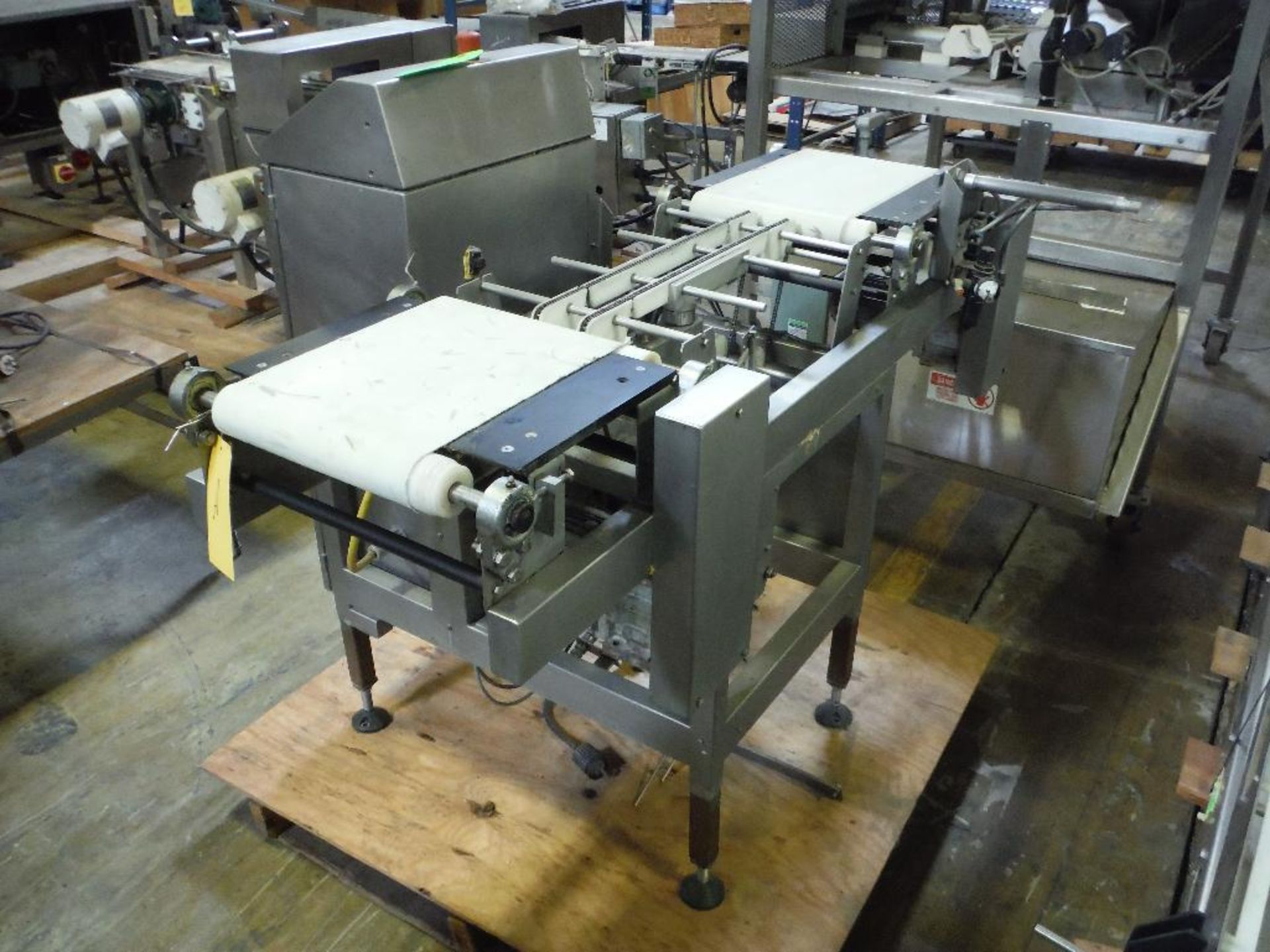 Loma checkweigher, Model AS, SN BEAL_12193-2123, 14 in. x 24 in. scale head **Rigging FEE: $75 **