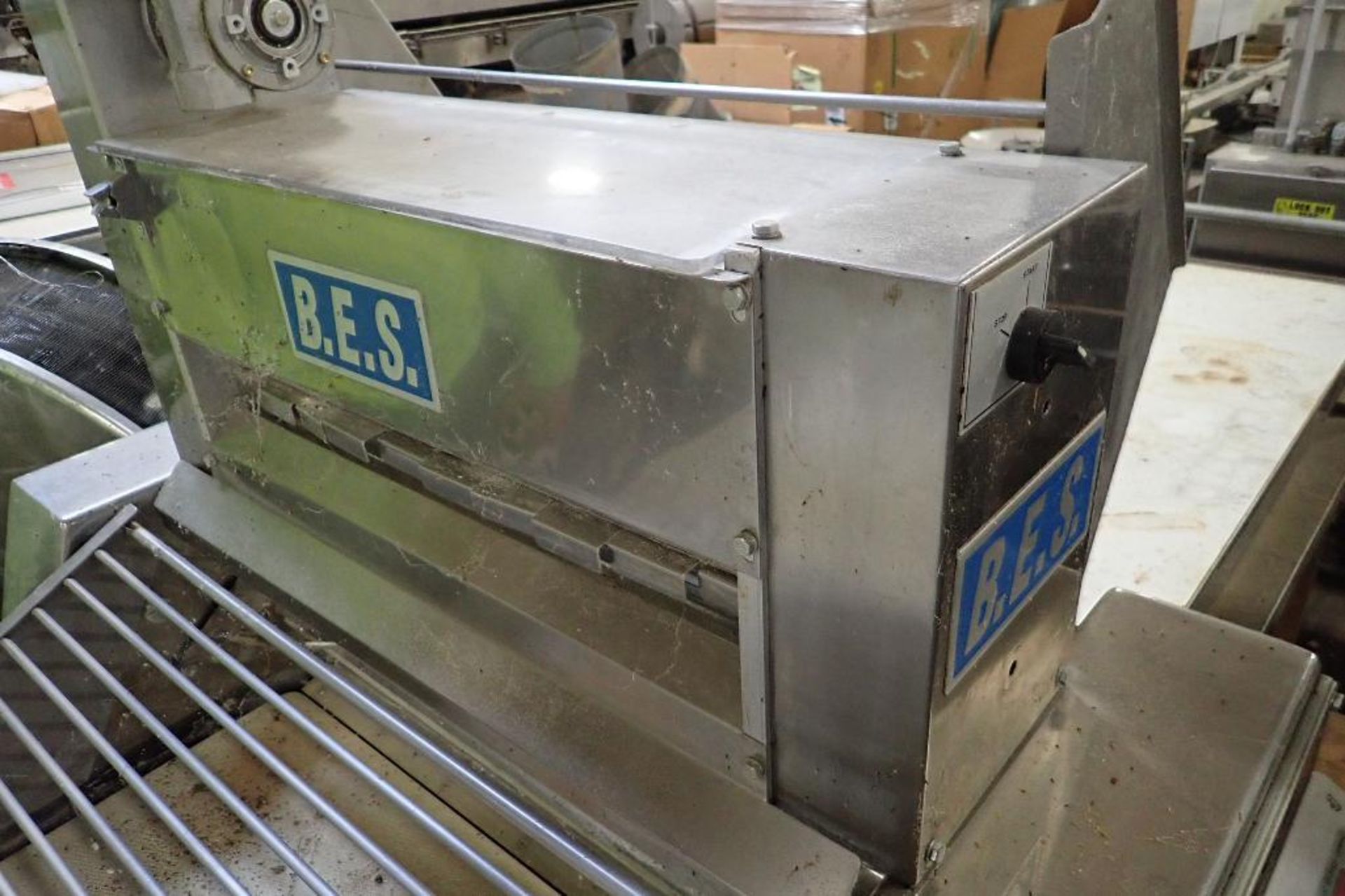 Bakery Equipment Service sheeter, Model BES SFA1 700L, SN 052600, 27 in. wide belt, 22 in. wide sift - Image 10 of 14
