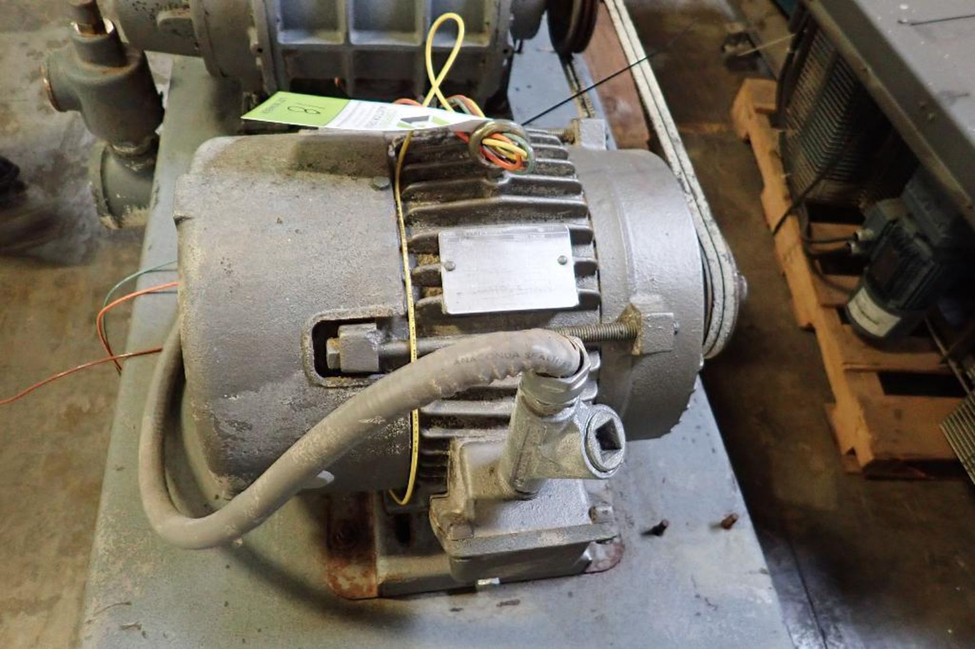 Fuller Company rotary lobe blower, Size 5L, SN 4-79752, 7.5 hp motor **Rigging FEE: $50 ** - Image 4 of 9