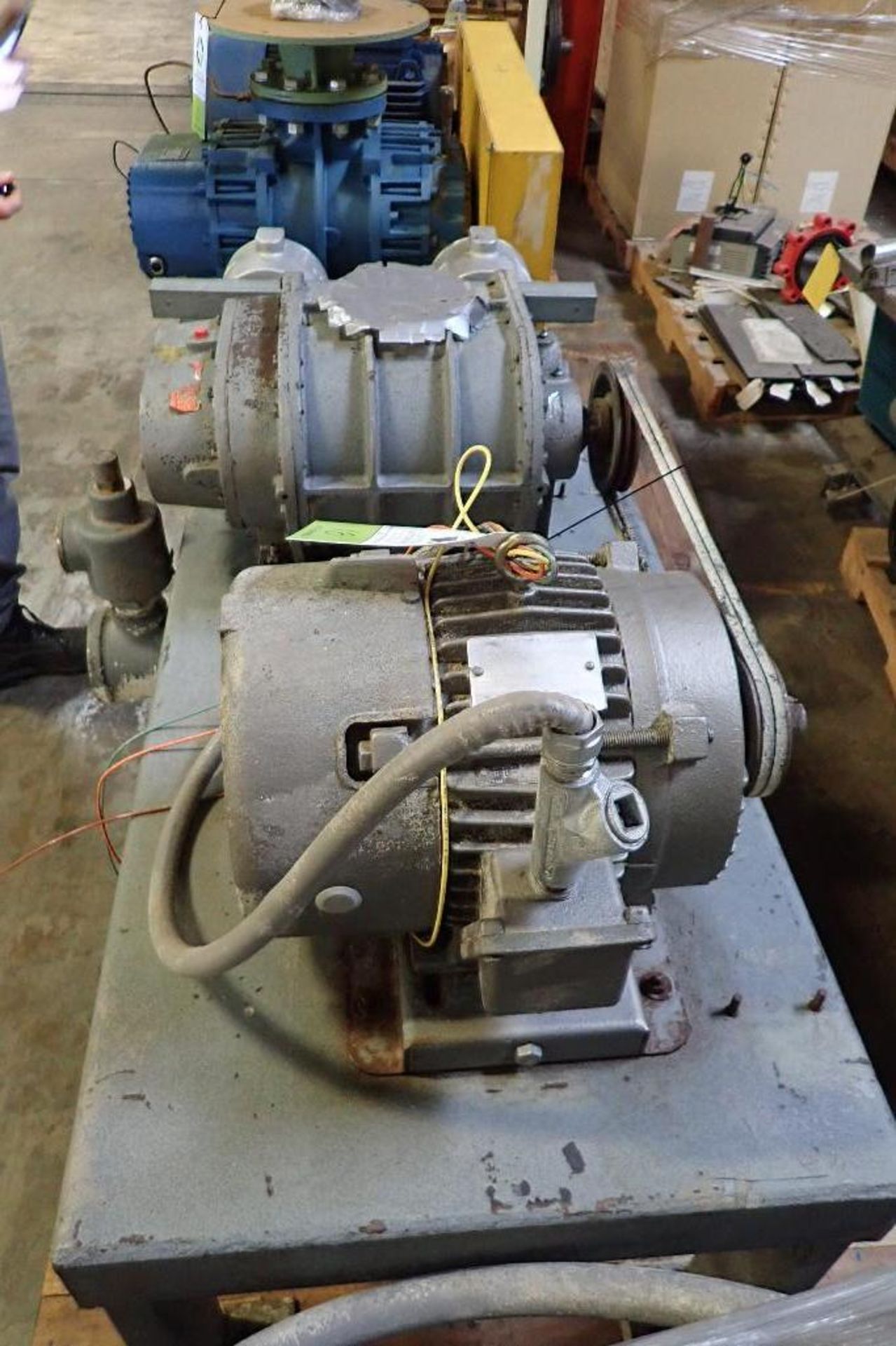 Fuller Company rotary lobe blower, Size 5L, SN 4-79752, 7.5 hp motor **Rigging FEE: $50 ** - Image 3 of 9