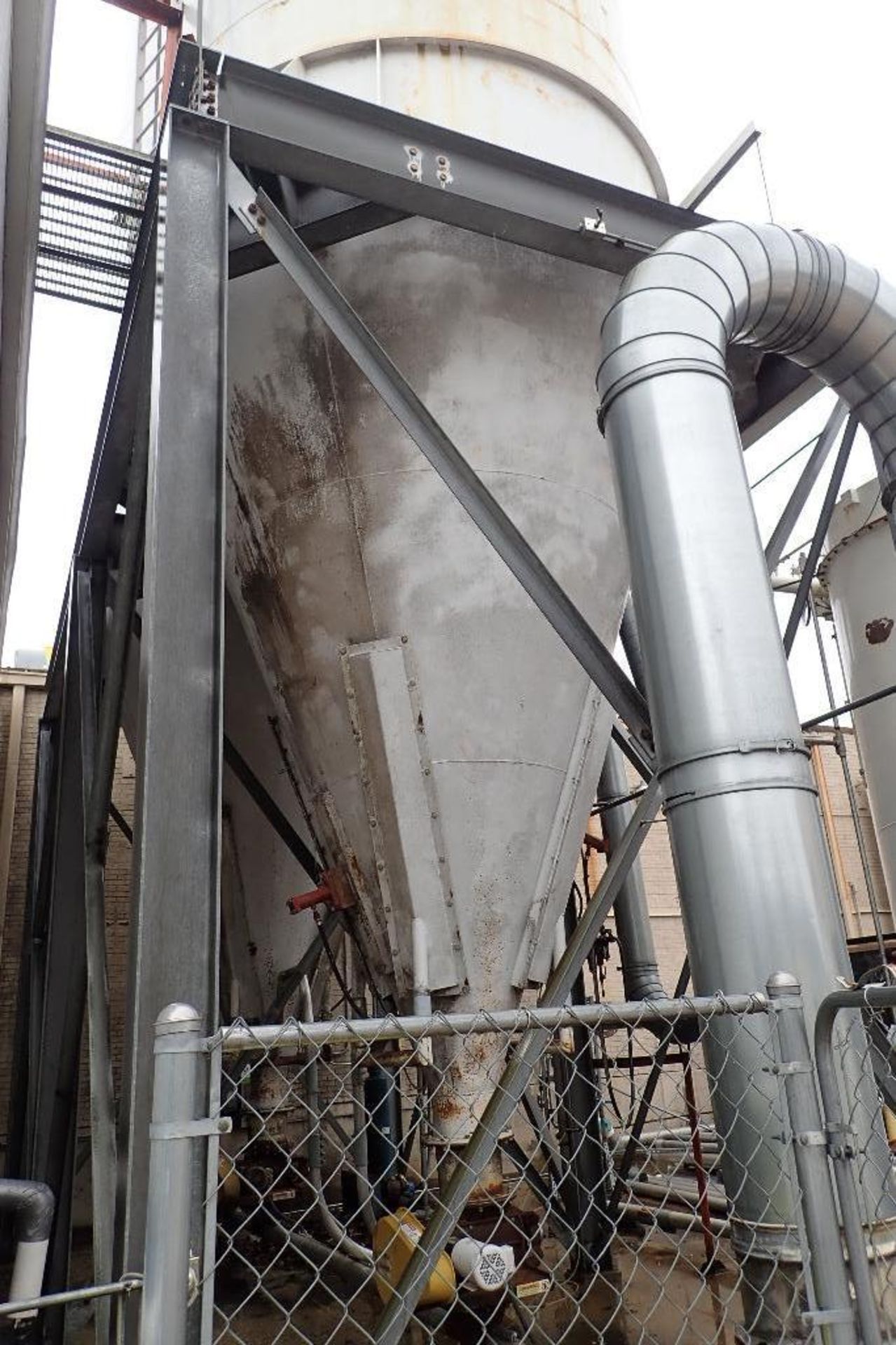 Mild steel flour silo, cone bottom, vibratory shakers, rotary airlock with a 12 in. vein., 144 in. d - Image 2 of 5