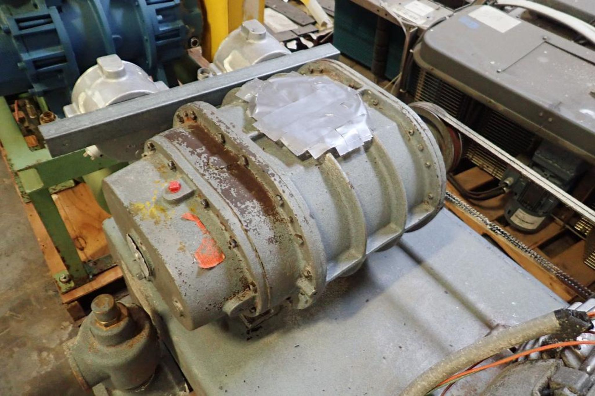 Fuller Company rotary lobe blower, Size 5L, SN 4-79752, 7.5 hp motor **Rigging FEE: $50 ** - Image 6 of 9