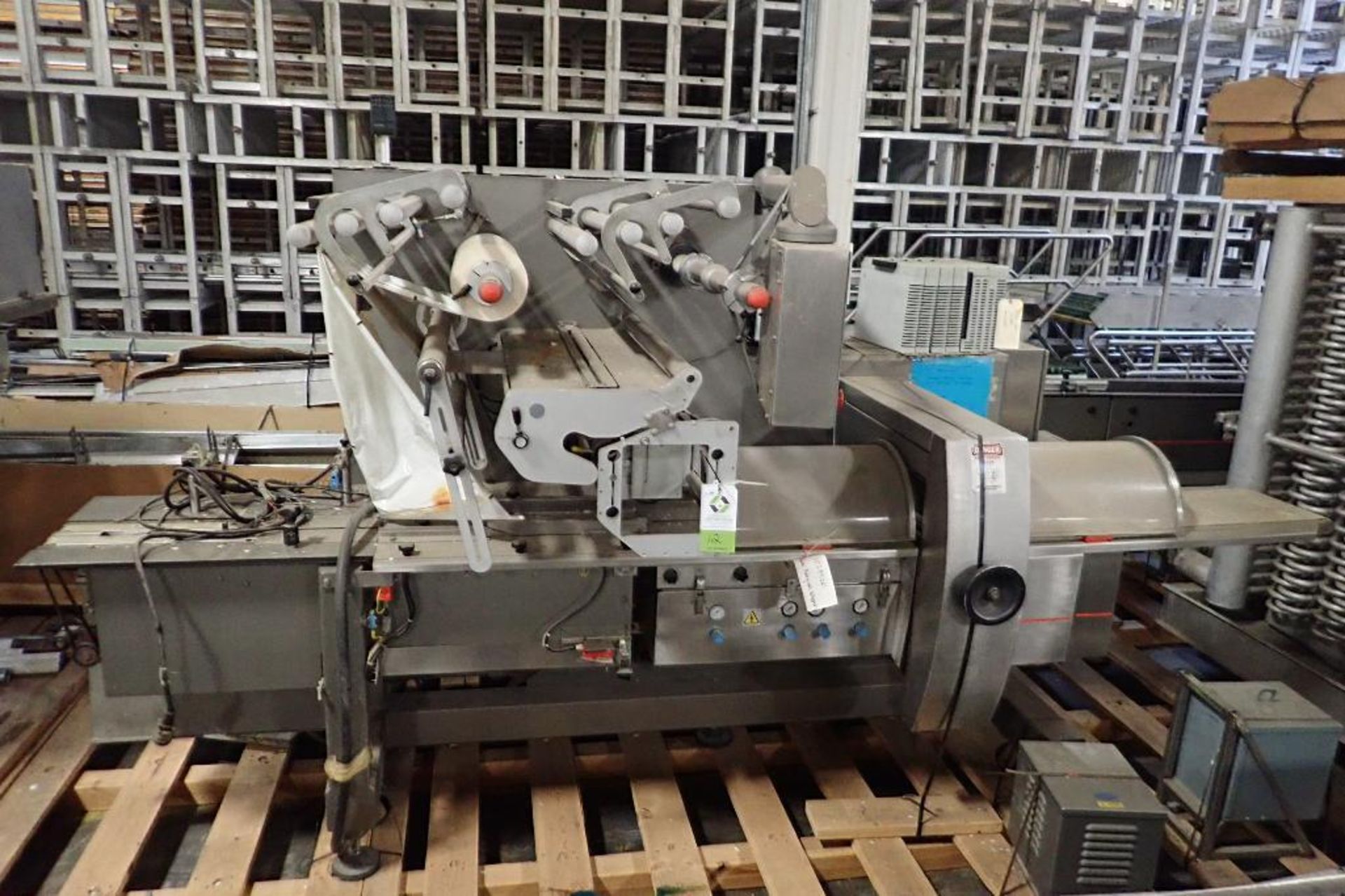 Flowpak horizontal form-fill-seal machine, Machine Type 665, SN 5066, 12 in. lug infeed, 30 in. web - Image 2 of 19