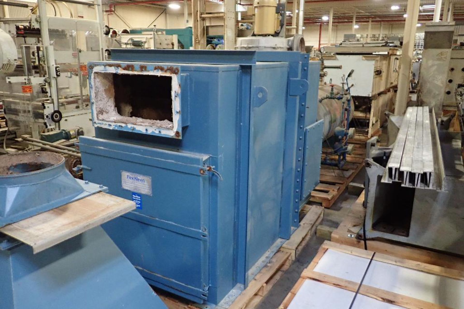 Flex-Kleen dust collector, Model 000 2-2-8 III, SN 200419 (2 skids) **Rigging FEE: $175 ** - Image 4 of 8