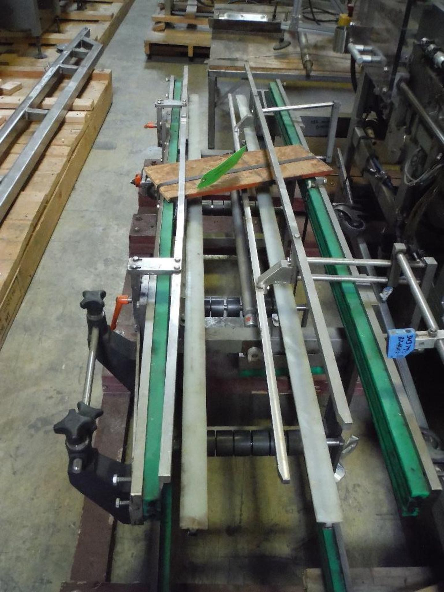 Sig 6 lane timing conveyor, 84 in. long x 27 in. wide, Type N-0B2-SP **Rigging FEE: $75 ** - Image 4 of 11