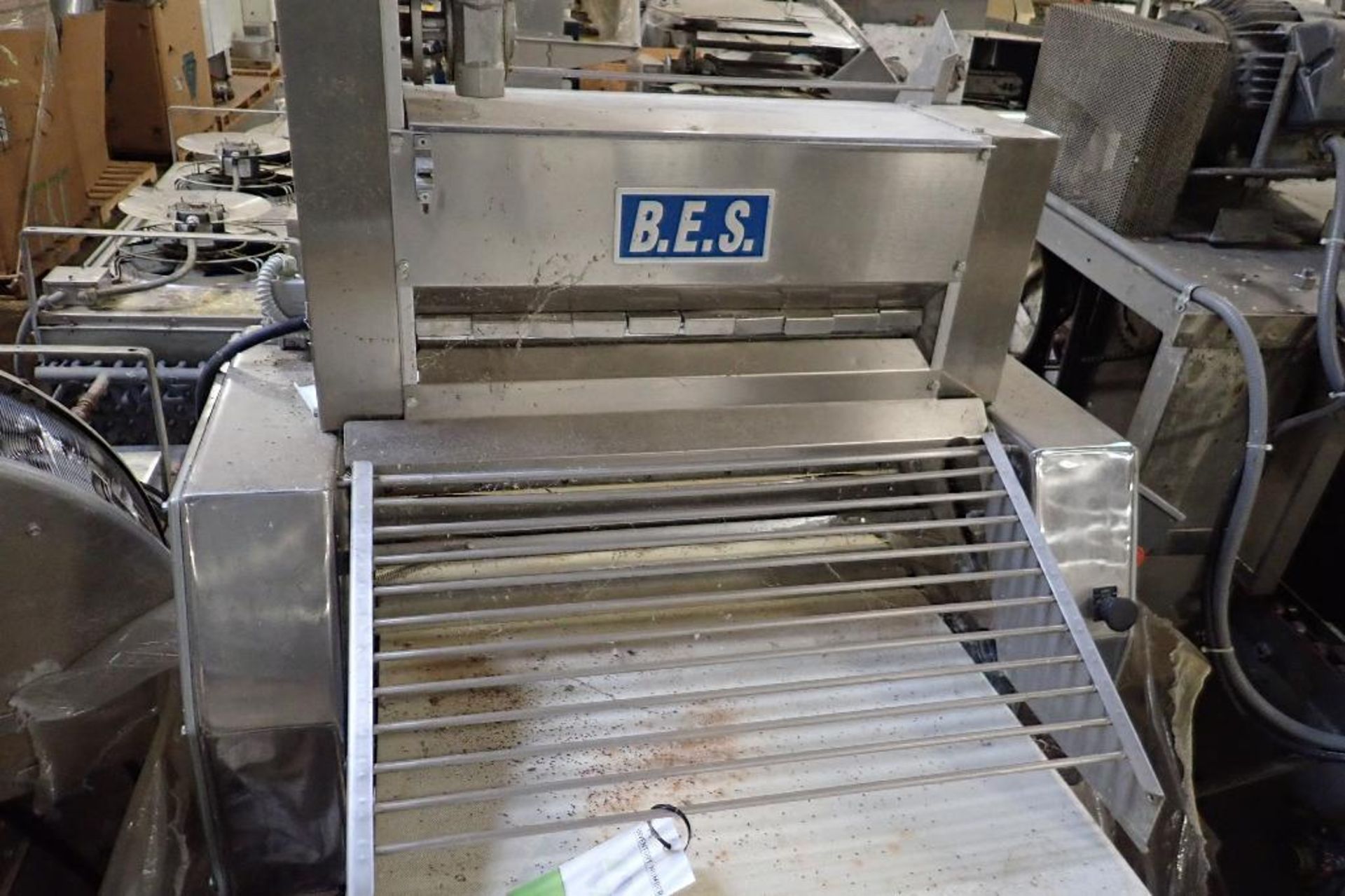 Bakery Equipment Service sheeter, Model BES SFA1 700L, SN 052600, 27 in. wide belt, 22 in. wide sift - Image 4 of 14