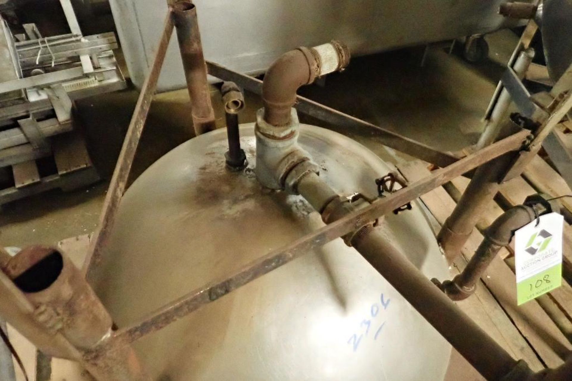 SS jacketed kettle, 36 in. dia x 30 in. tall, mild steel legs **Rigging FEE: $50 ** - Image 3 of 5