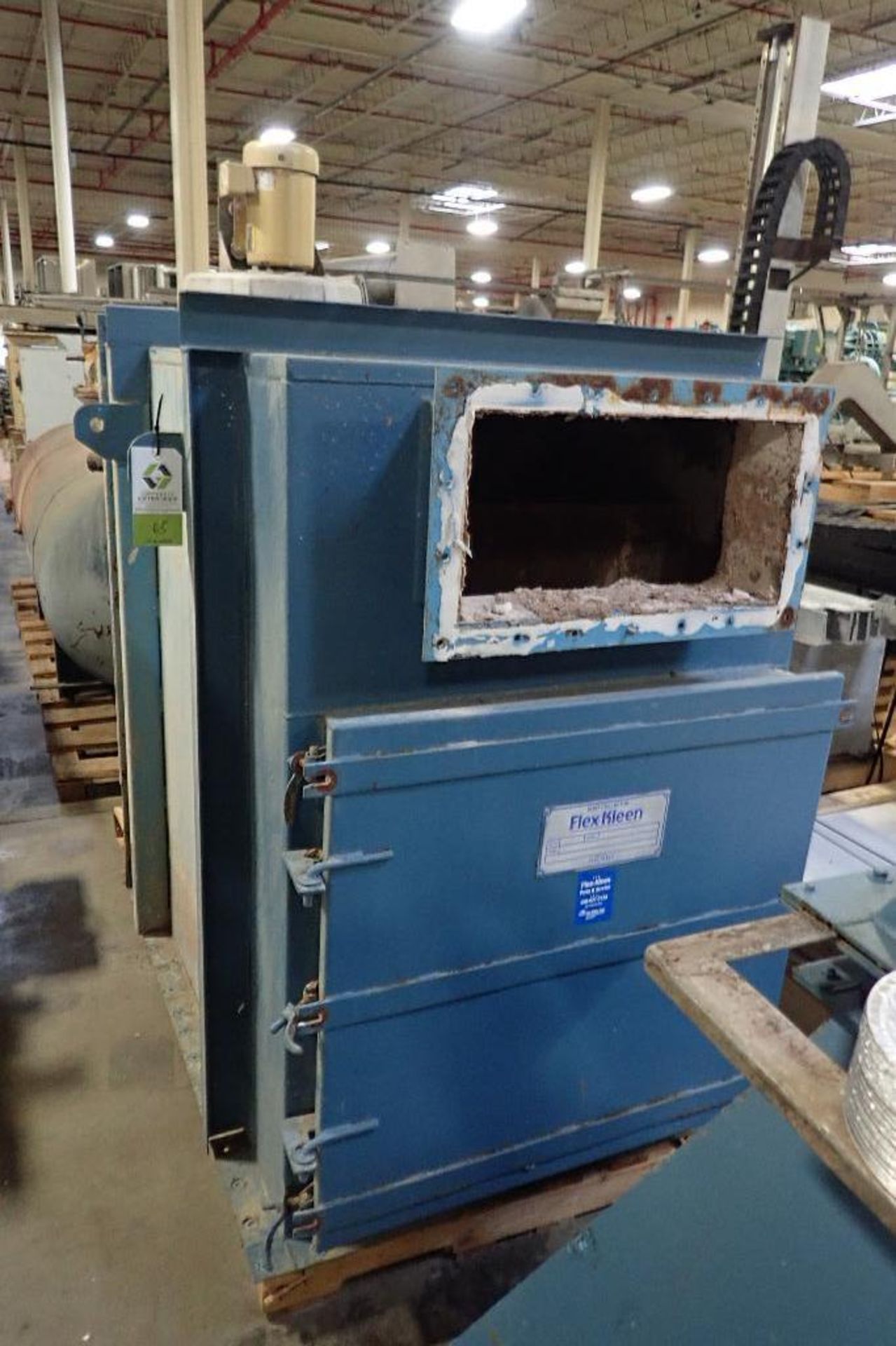 Flex-Kleen dust collector, Model 000 2-2-8 III, SN 200419 (2 skids) **Rigging FEE: $175 ** - Image 2 of 8