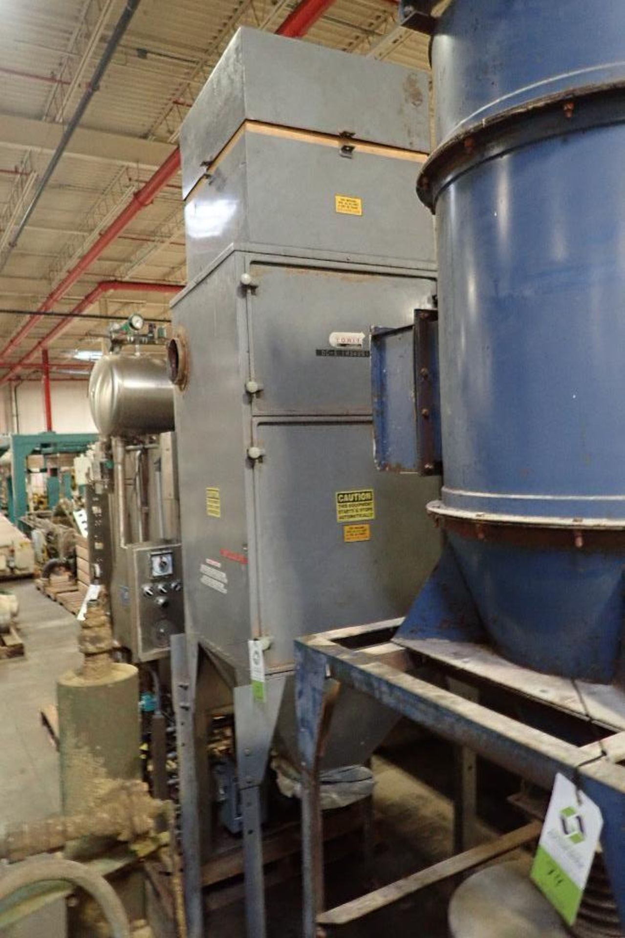 Torit dust collector, Model 84 H, SN H 3499, 28 in. x 28 in. **Rigging FEE: $200 ** - Image 2 of 7