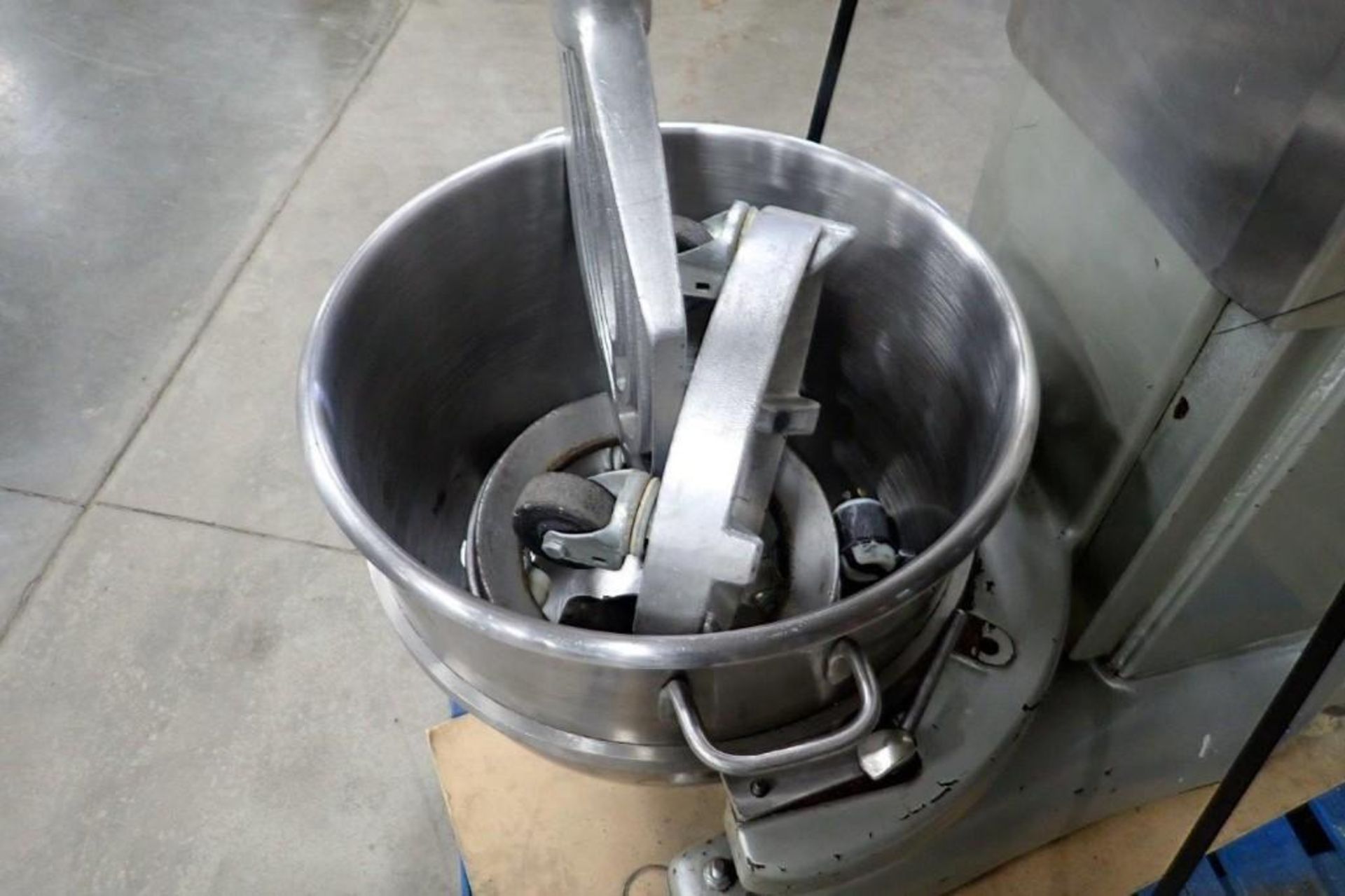 Hobart 80 qt mixer, Model M-802, SN 11-183-405, with SS bowl, 2 bowl dollies, beater attachment (Loc - Image 5 of 9