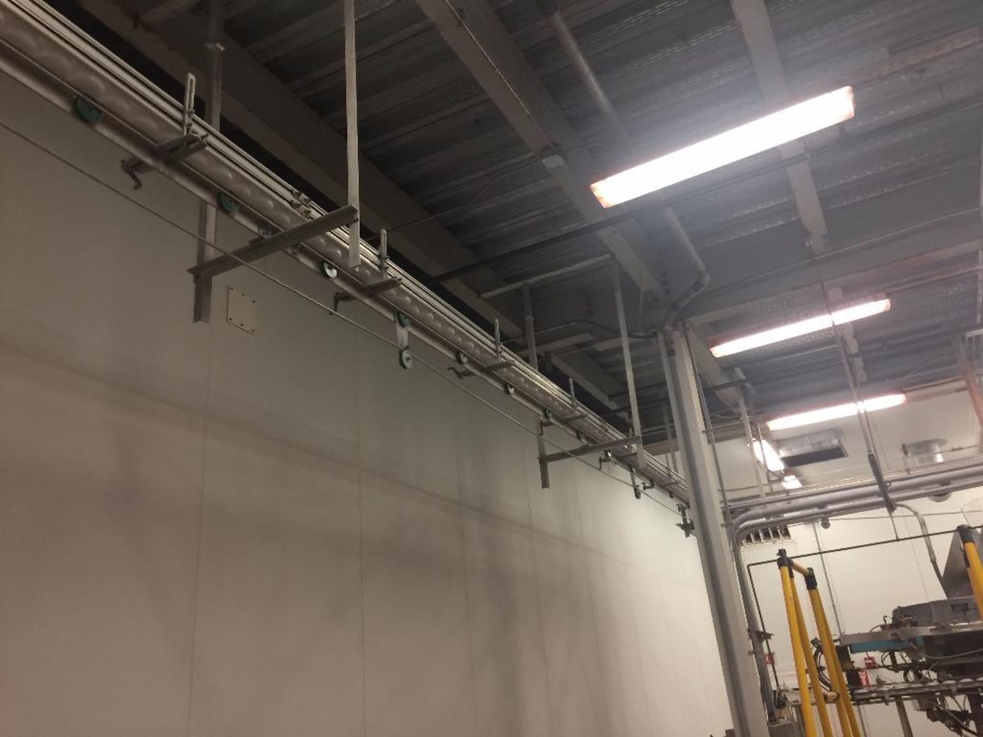 Cable drive can conveyor from depalletizer to filler, suspended from ceiling, with decline, can turn - Image 3 of 7
