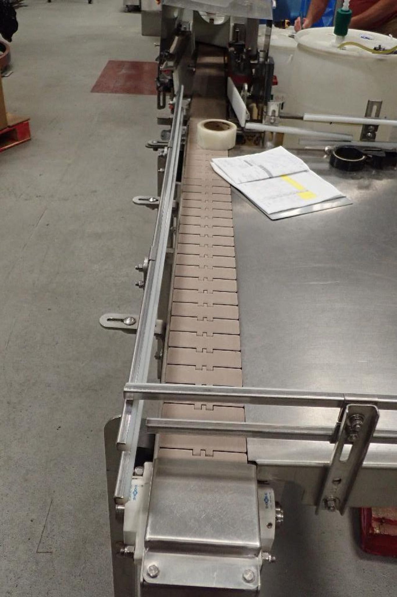 SS conveyor, 84 in. long x 4.5 in. wide x 40 in. tall, plastic table top chain belt, motor and drive - Image 3 of 6