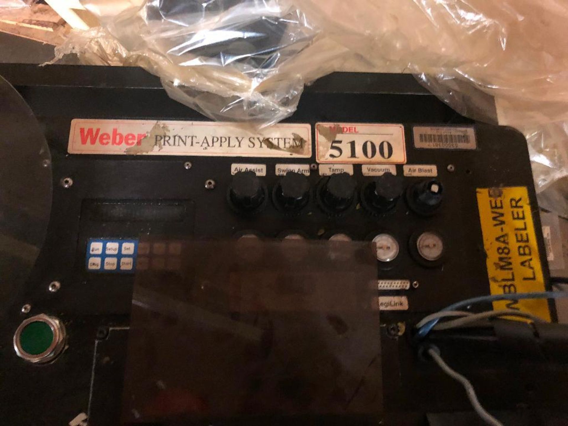 Pressure sensitive labeler on stand - ** Located in South Beloit, Illinois ** Rigging Fee: $150 - Bild 5 aus 8