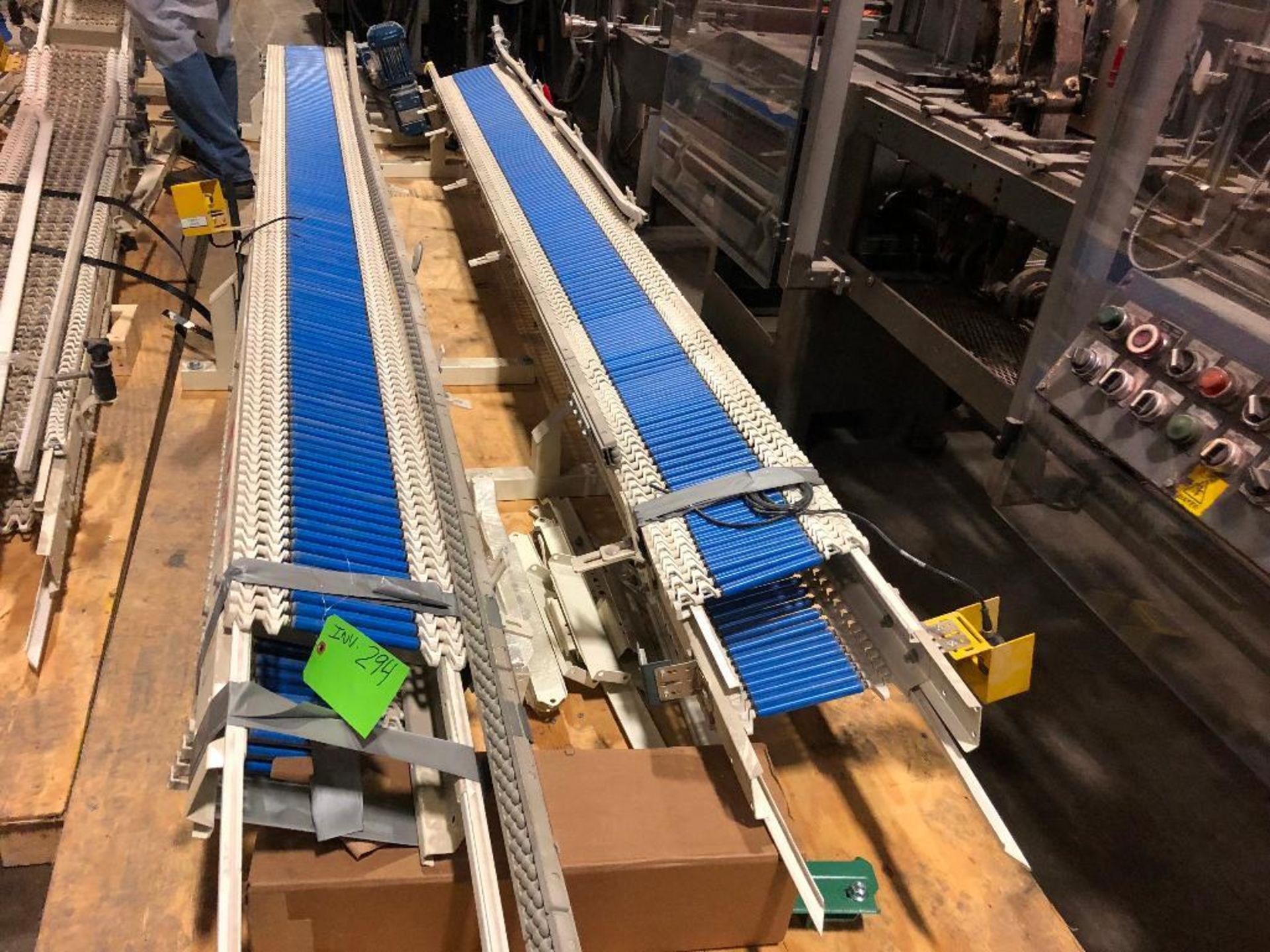 Spantech mild steel conveyor, 26 ft. long x 11 in. wide x 12 in. all, slanted bed, accumulation styl