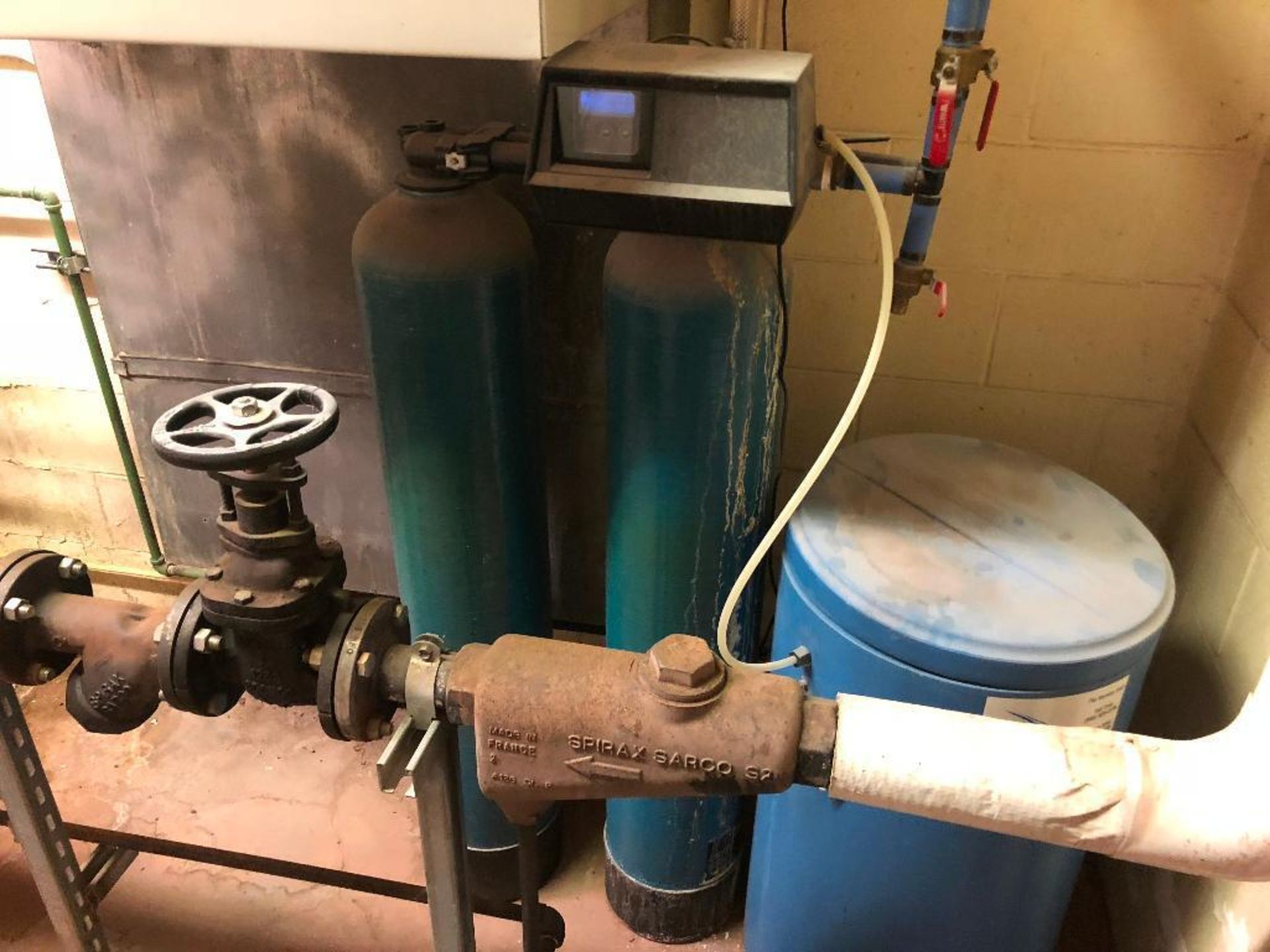 Cleaver Brooks boiler, heat exchanger, water feed, water softener - ** Located in South Beloit, Illi - Image 10 of 19