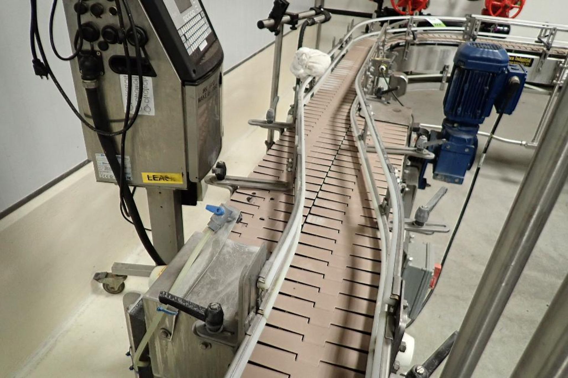 SS bottle conveyor, 90 degree turn from bottle filler to labeler, 18 ft. long x 7.5 in. wide x 40 in - Bild 2 aus 7