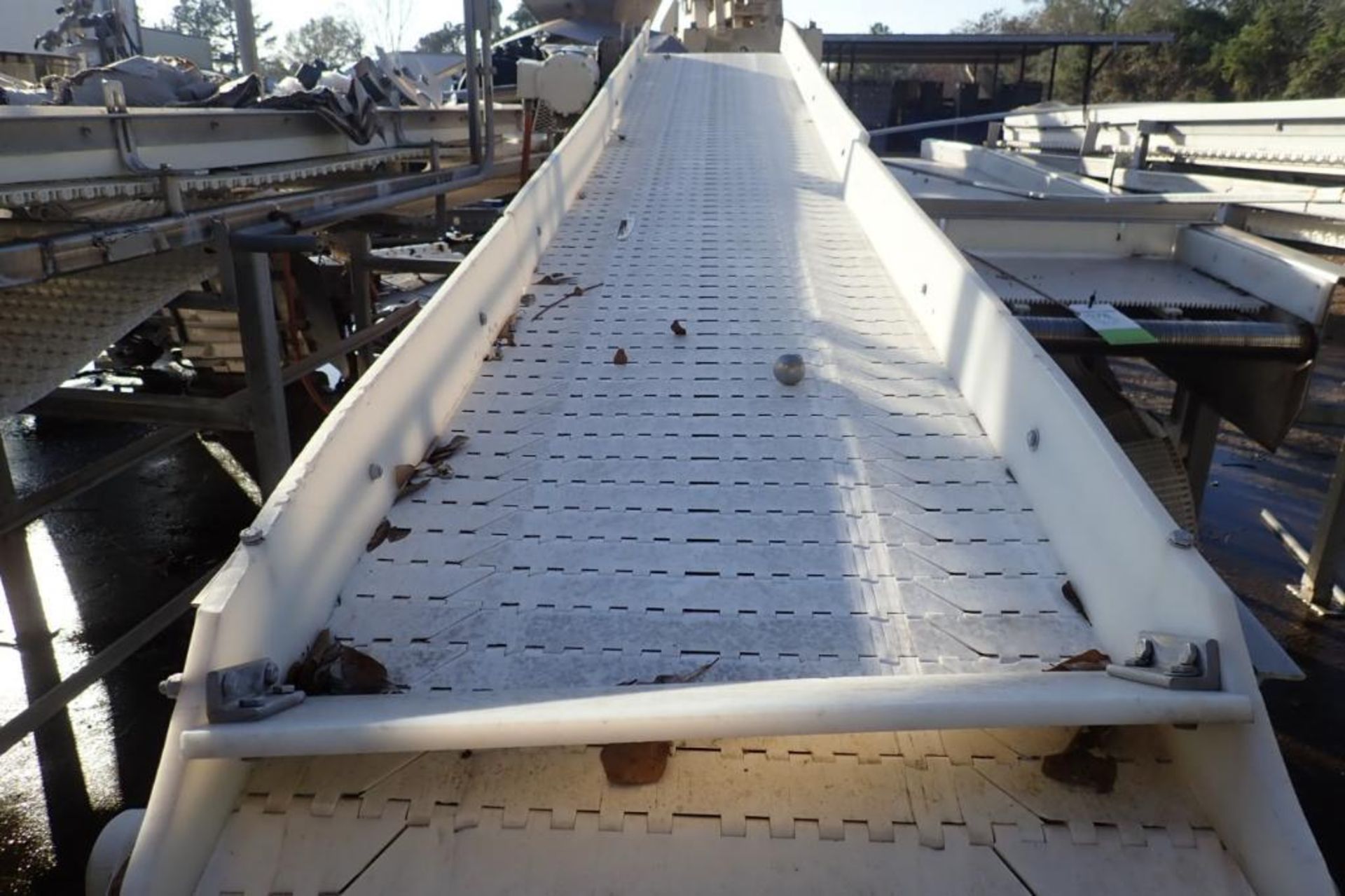 Incline plastic belt conveyor, 144 in. long x 20 in. wide x 30 in. infeed x 53 in. discharge, motor - Image 3 of 5