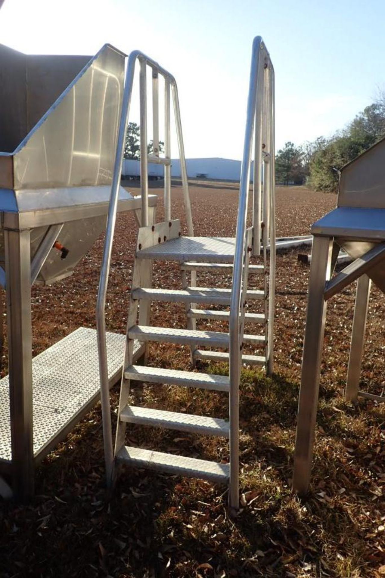 (2) SS 6-step crossovers, 24 in. wide x 47 in. clearance - ** Located in Dothan, Alabama ** Rigging - Bild 3 aus 4