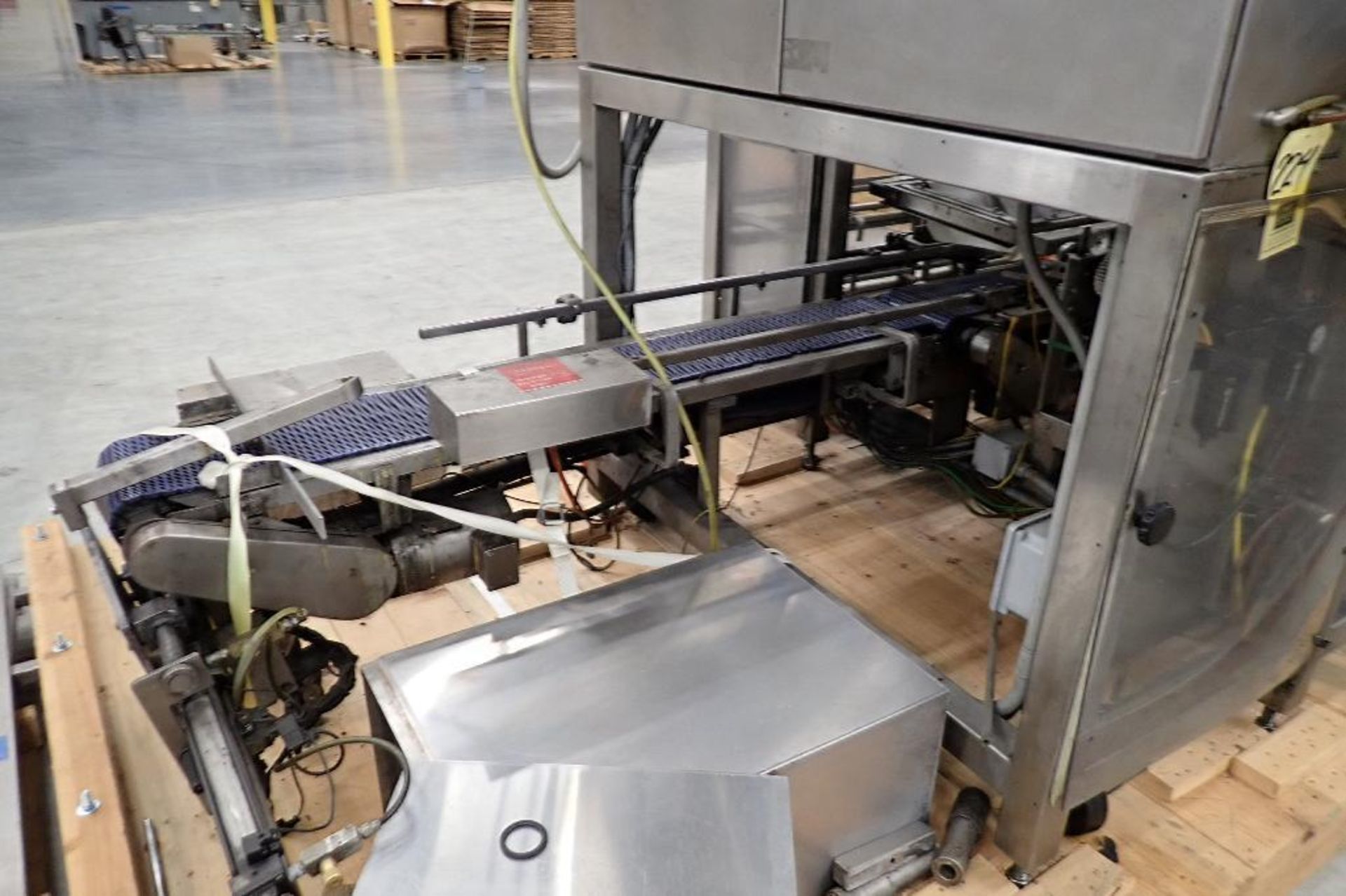 Osgood cup packer that goes with cup filler, controls. - ** Located in Buckner, Kentucky ** Rigging - Bild 13 aus 17