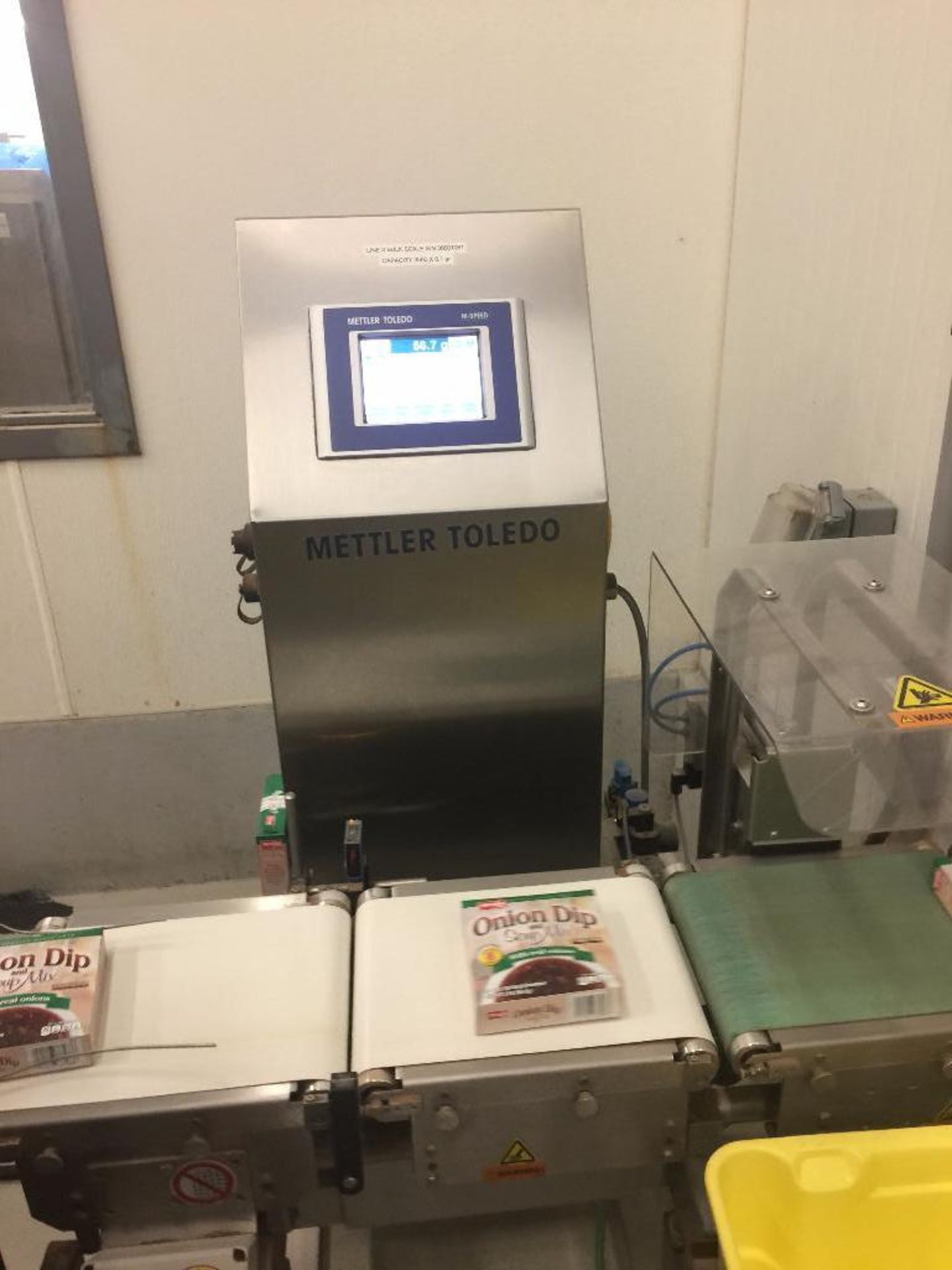 Mettler Toledo high speed checkweigher, s/n 36601061, 3500 x 0.1 gr capacity, left to right with rej