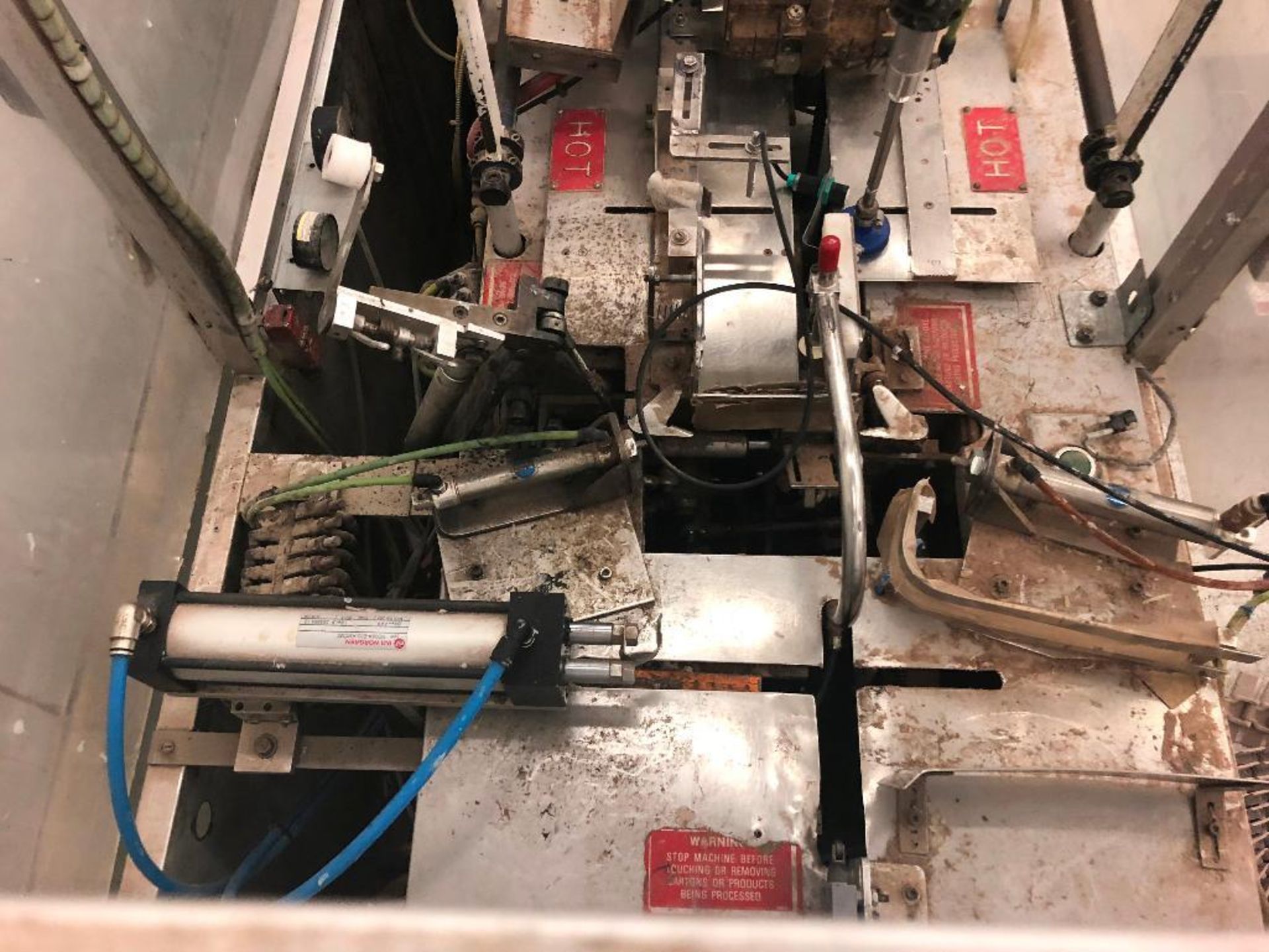 Bivans carton erector/sealer, model convey-o-mat, s/n 98-54L-364, Nordson hot glue. - ** Located in - Image 7 of 8