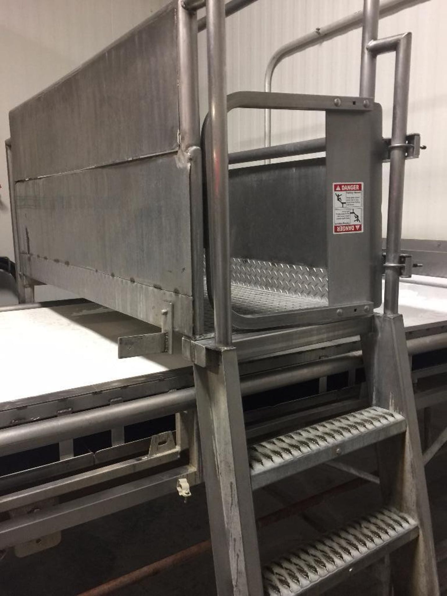 SS conveyor cross over, 58 in. wide x 48 in. tall clear, steps and rail. - ** Located in South Beloi - Bild 3 aus 5