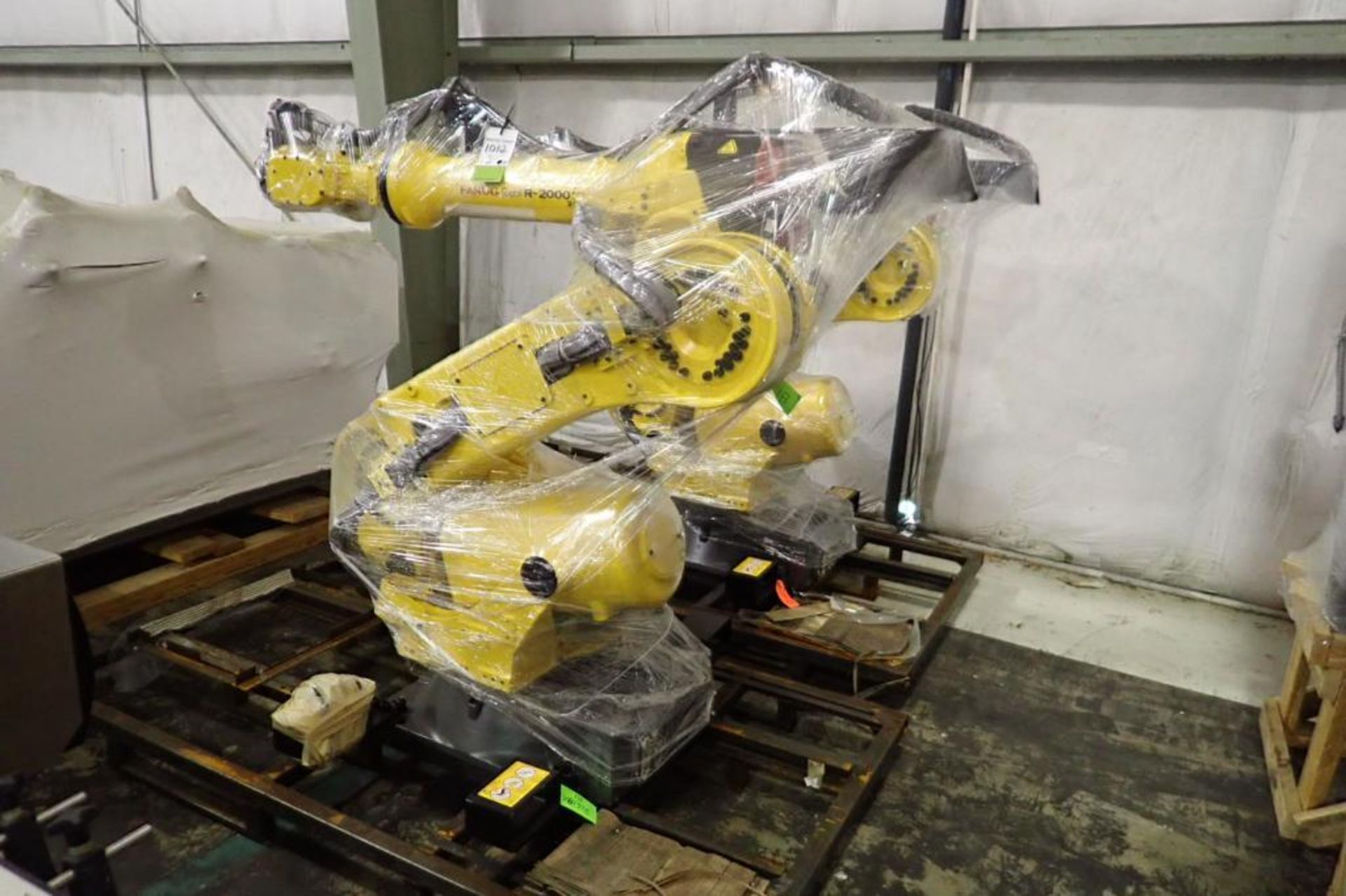 NEW Fanuc robot depalletizing system, Robot R-2000iC210F robot arm with pedestal, control panel, inf