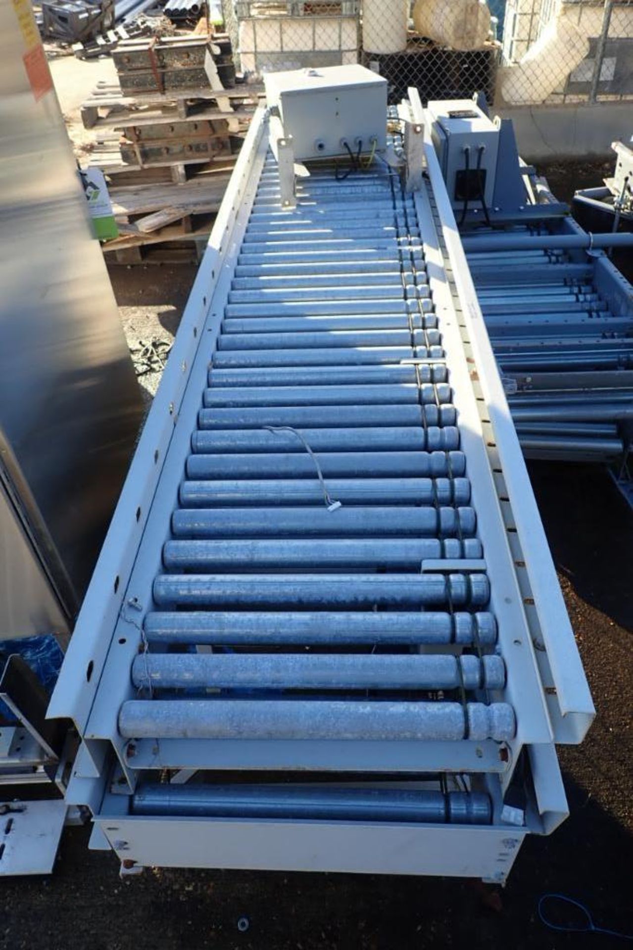 Assorted Hytrol power roller conveyor, 24 in. rollers, approximately 50 ft. long, (2) 90 degree sect - Image 3 of 7