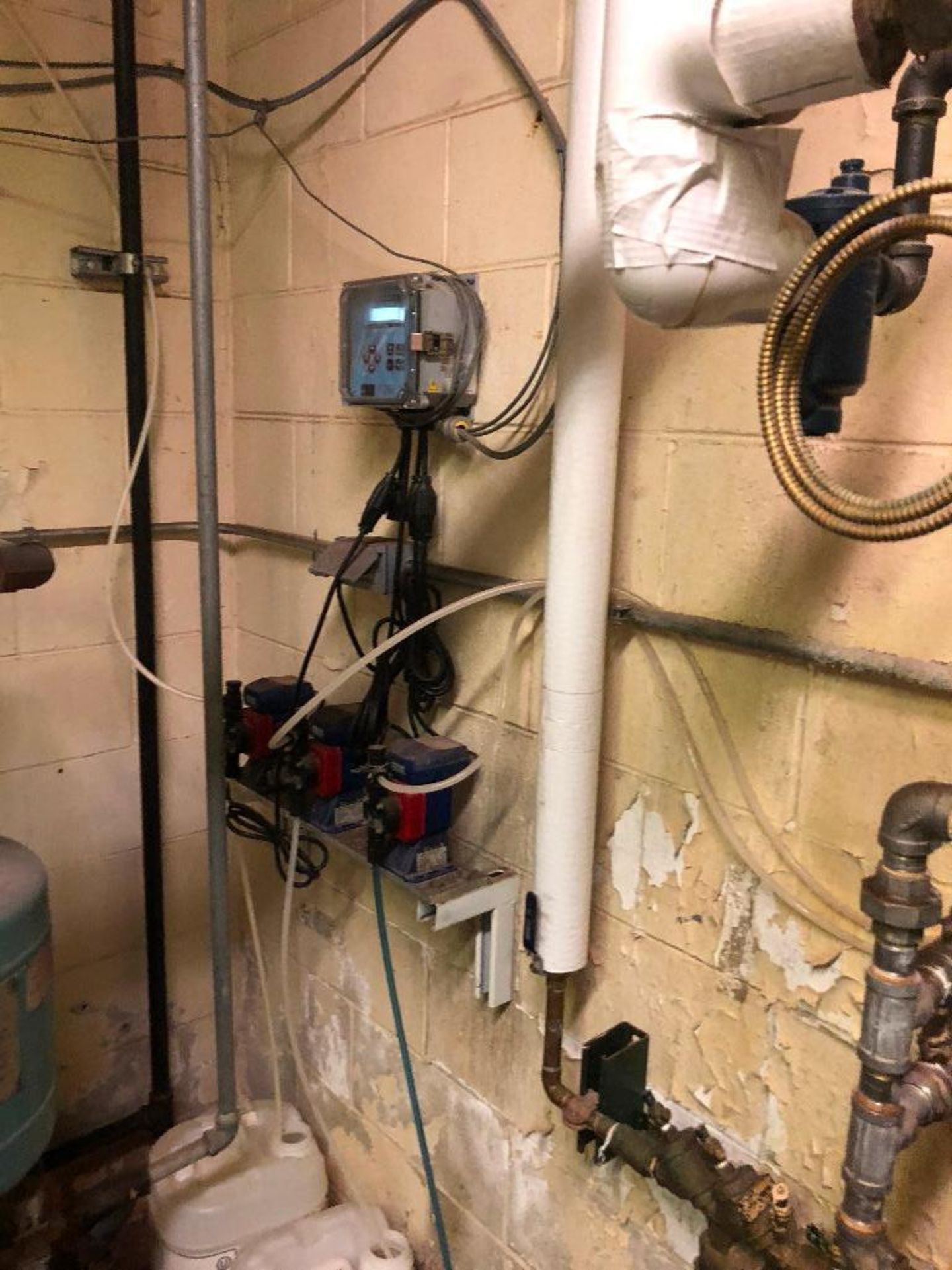Cleaver Brooks boiler, heat exchanger, water feed, water softener - ** Located in South Beloit, Illi - Image 15 of 19
