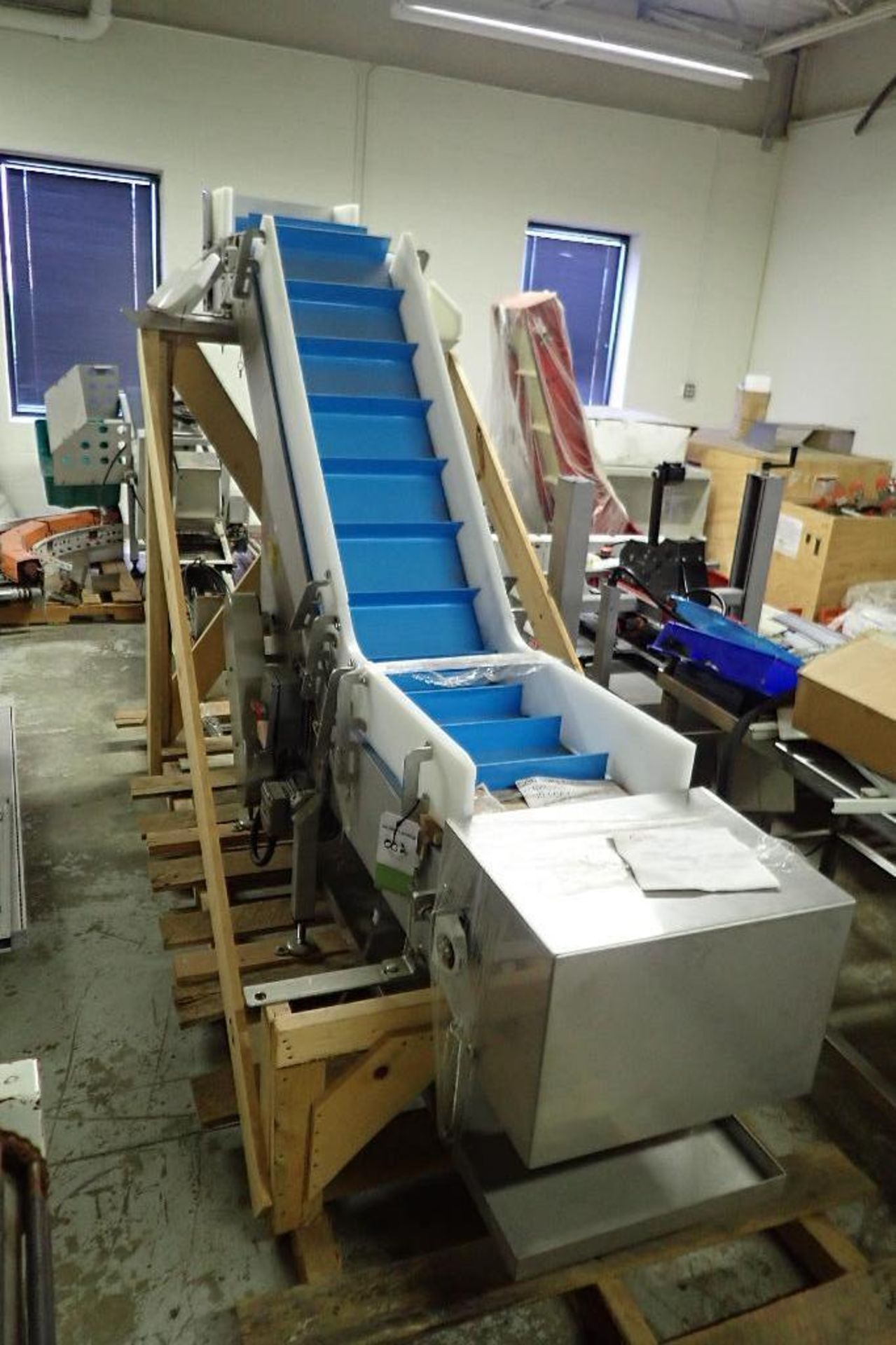 Keenline cleated incline conveyor {Located in Lancaster, PA}