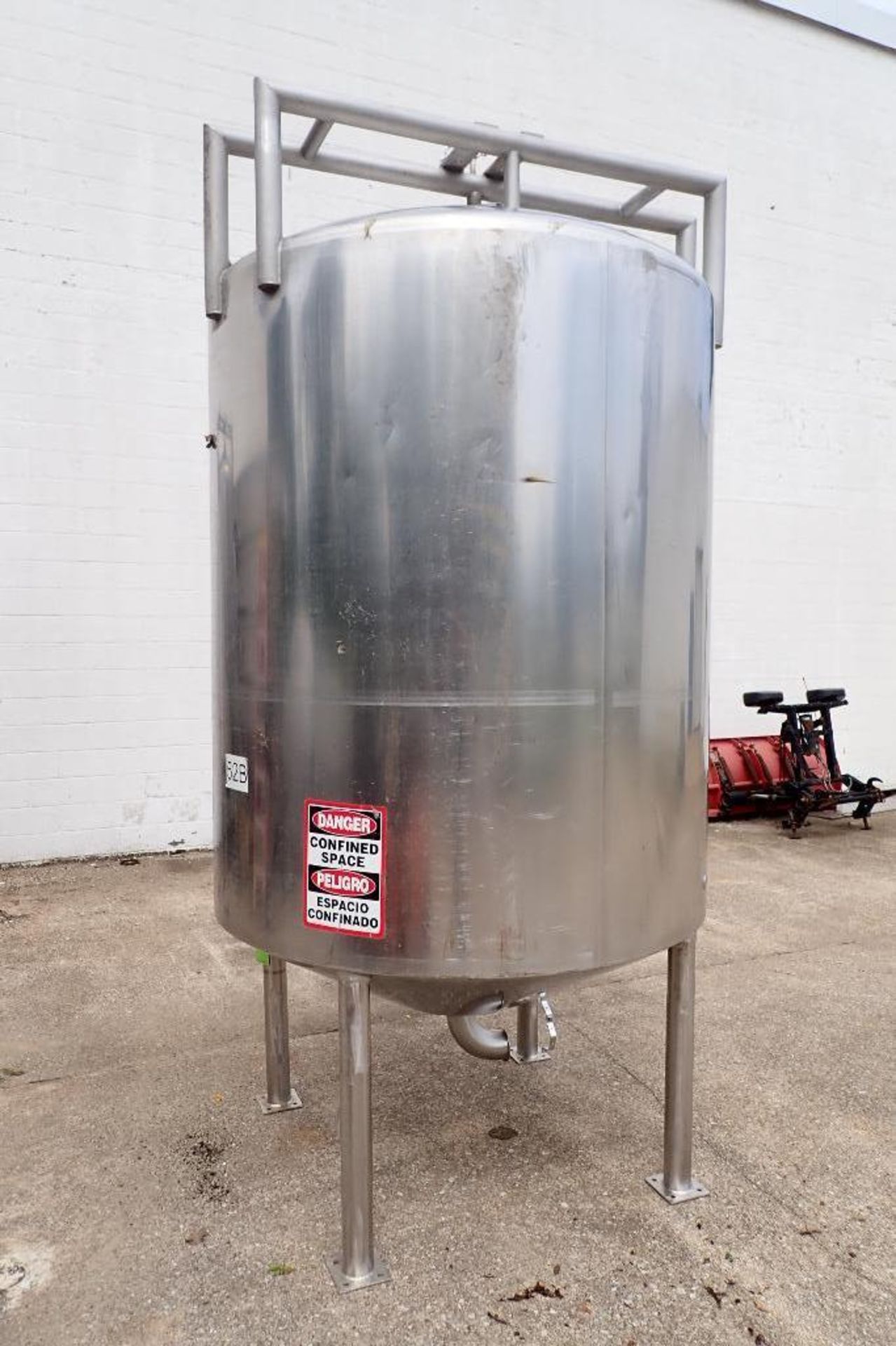 DCI 1000 gallon SS tank {Located in North East, PA} - Image 3 of 11