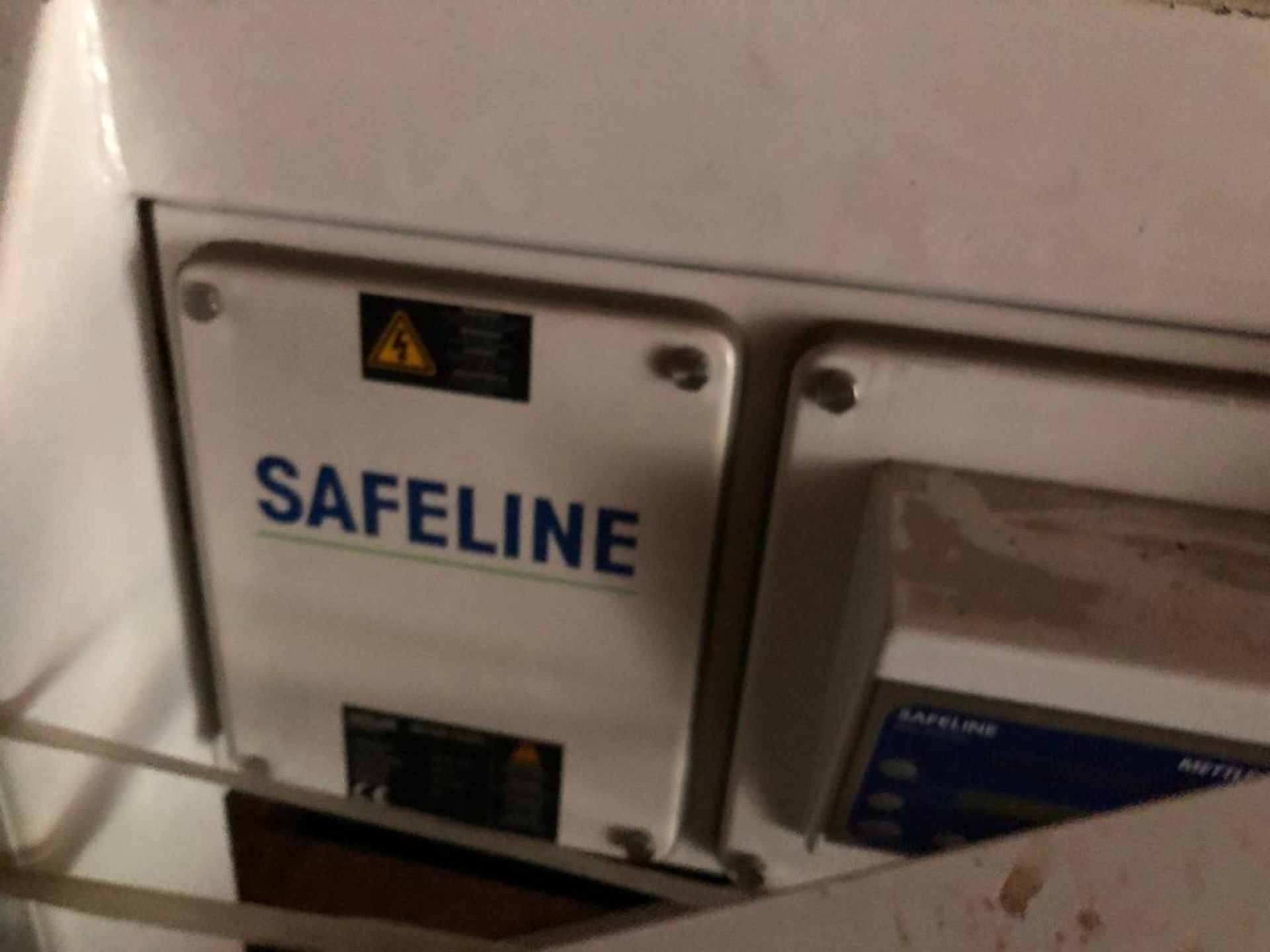 Safeline flow through metal detector f {Located in Womelsdorf, PA} - Image 2 of 7