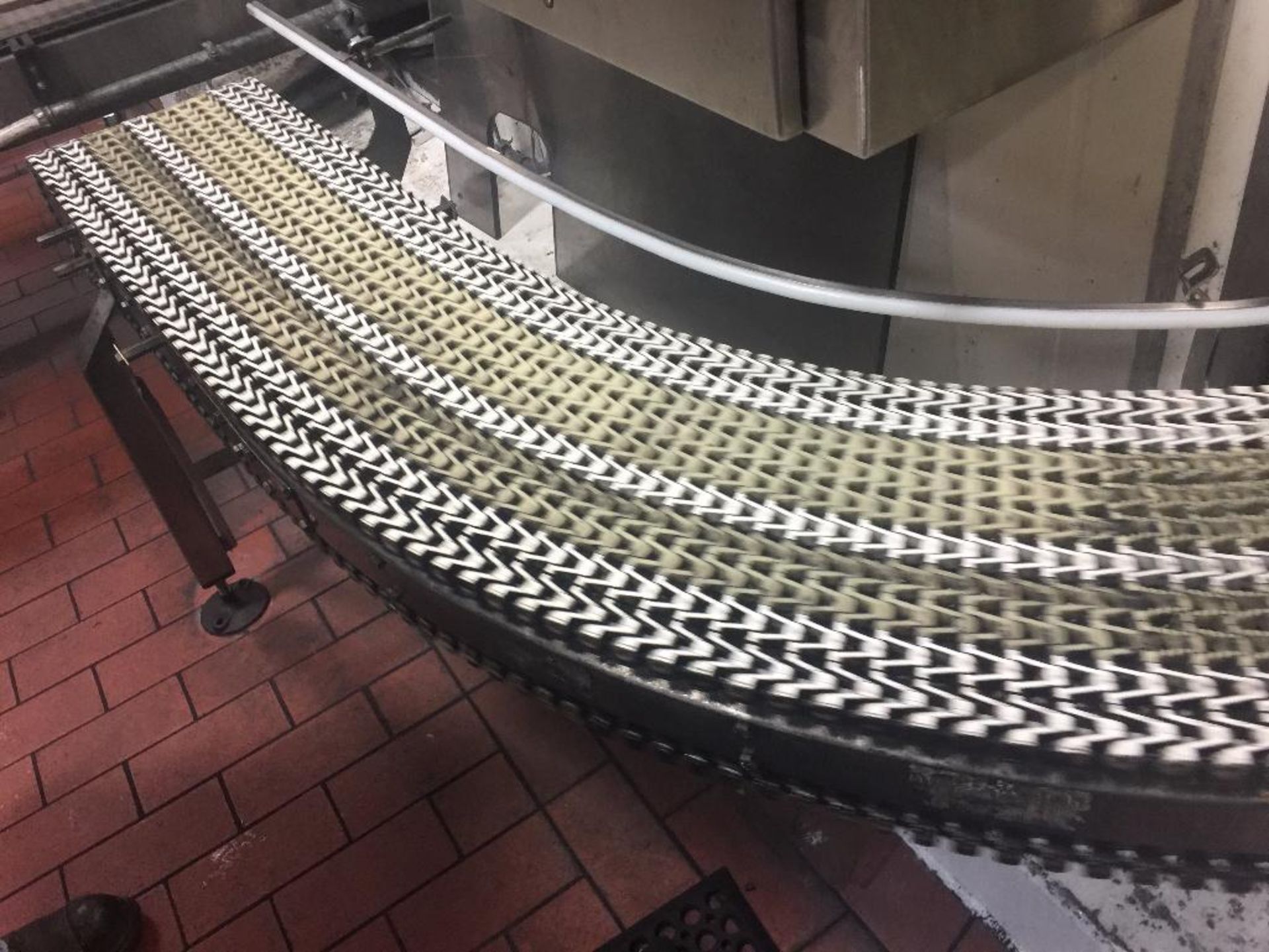 90 degree conveyor {Located in College Park, GA} - Image 3 of 5