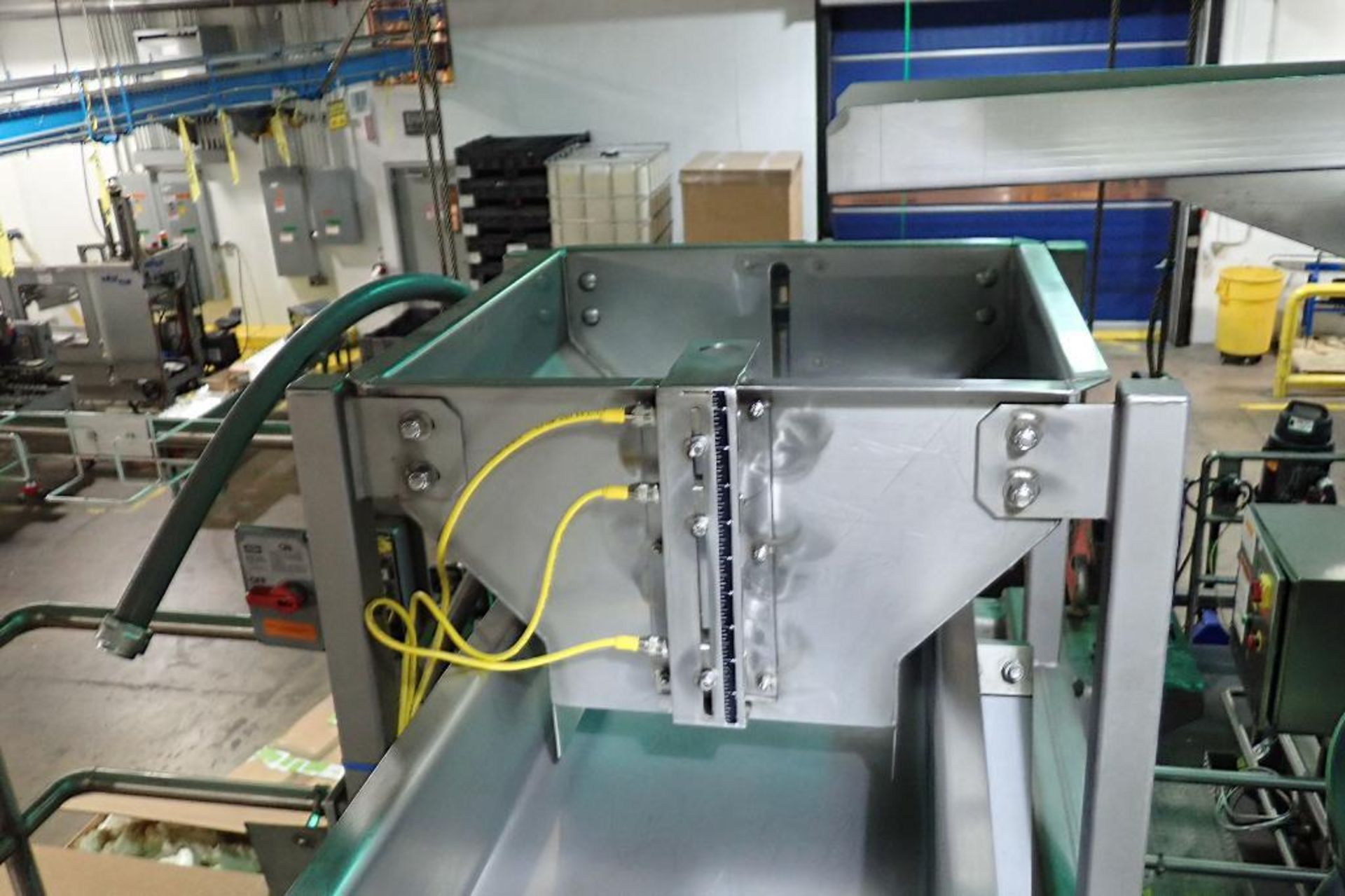 SS Key vibratory conveyor {Located in Lakeville, MN} - Image 3 of 7