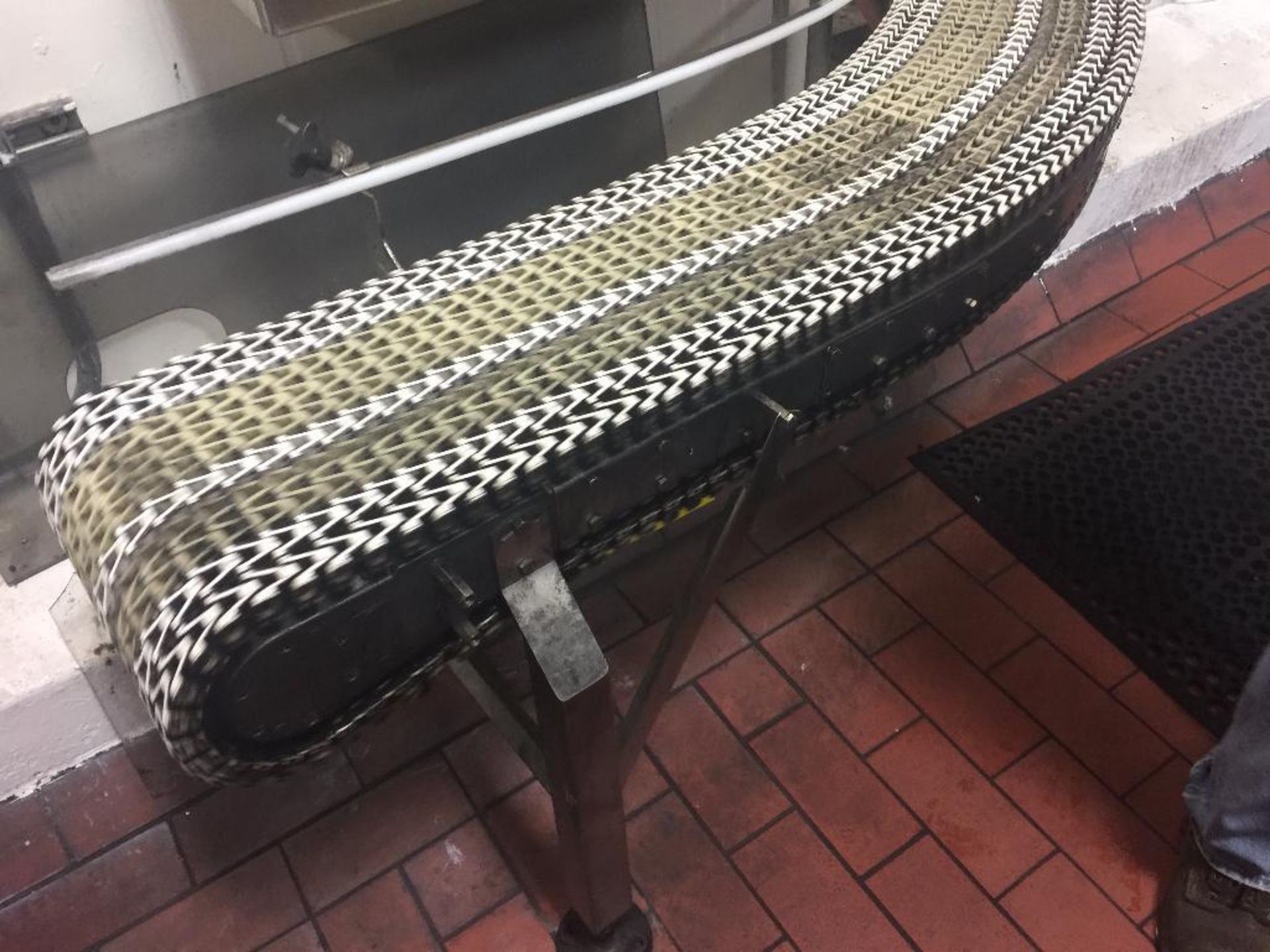 90 degree conveyor {Located in College Park, GA}